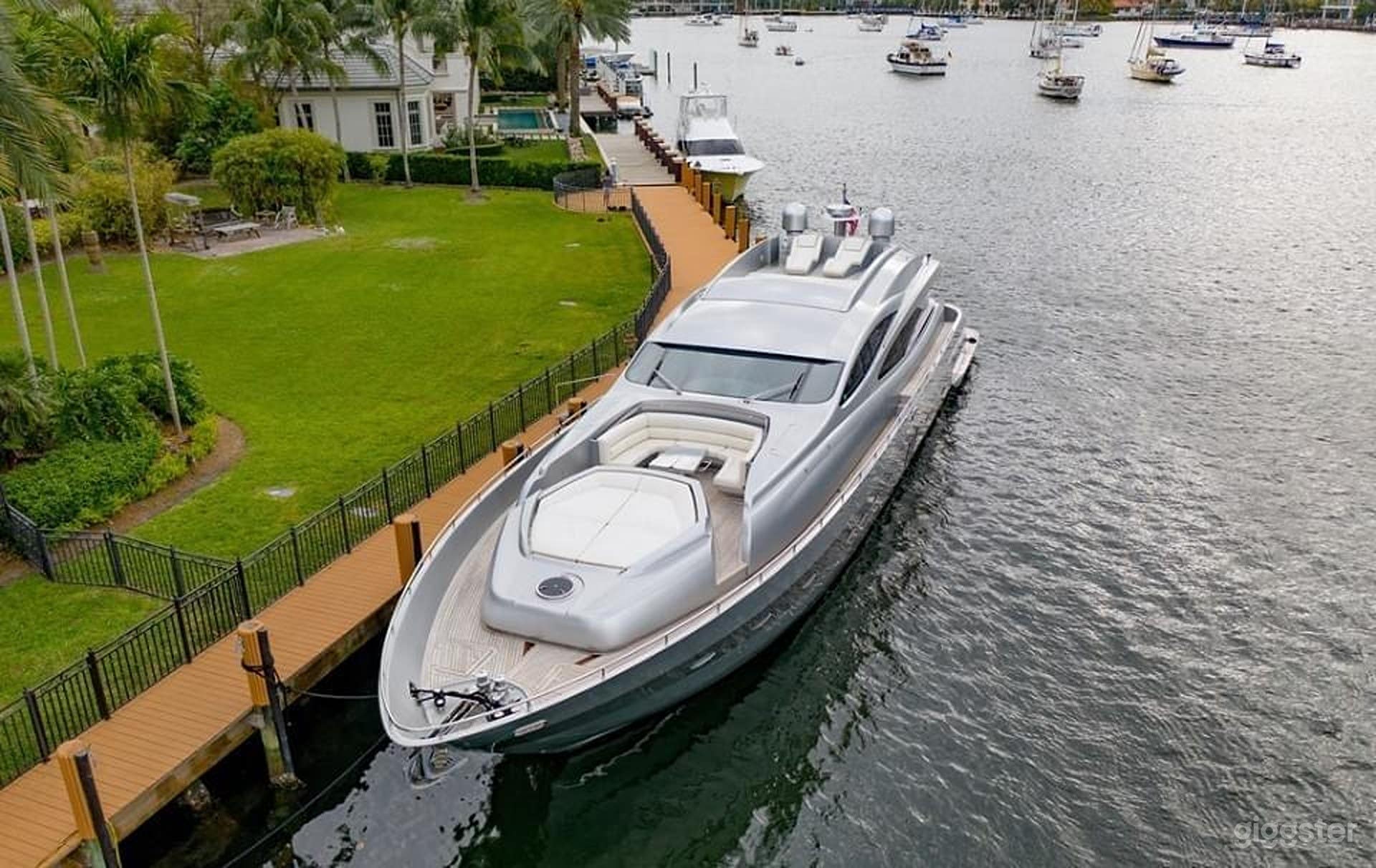 94' PERSHING YACHT Photo 2