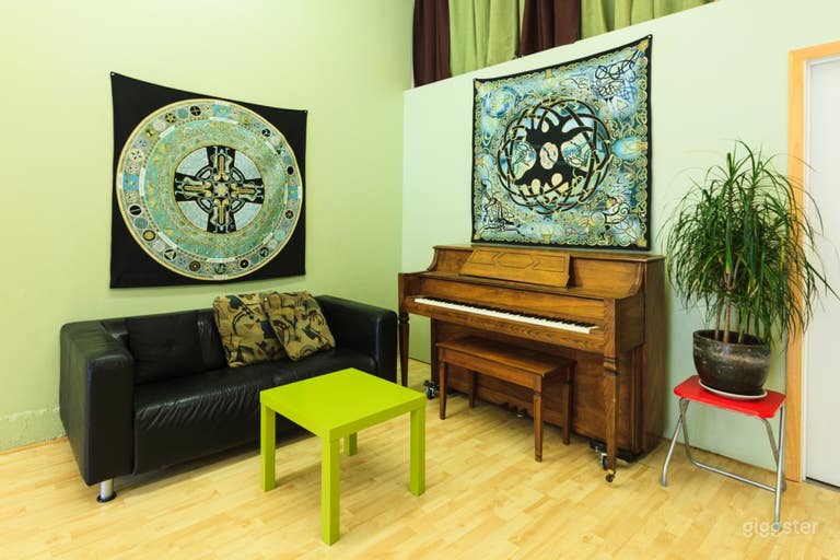  Storefront Art Space 