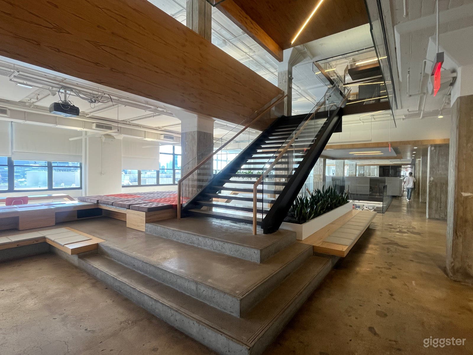 Modern, multi-floor office with conference rooms &amp; cubicles Photo 1