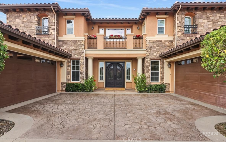  Tranquil Tuscan Estate immaculate & partially furnished 