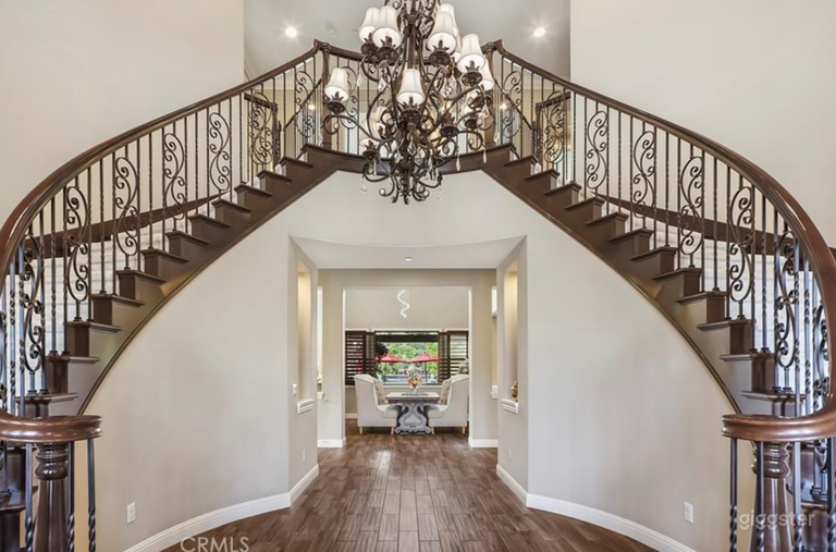  Tranquil Tuscan Estate immaculate & partially furnished 