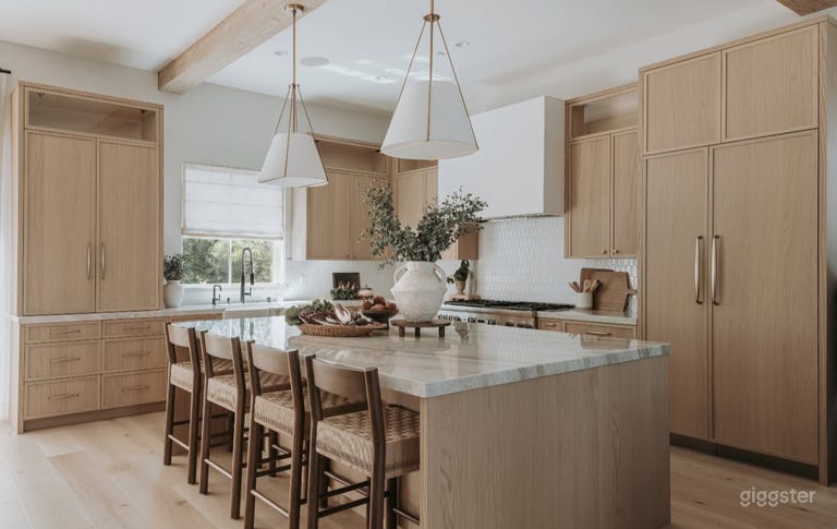  Bright & Airy Home in Redondo Beach 