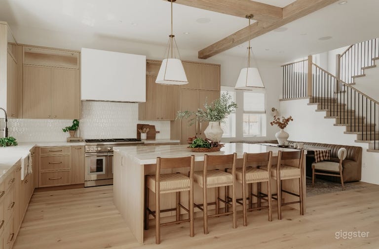  Bright & Airy Home in Redondo Beach 