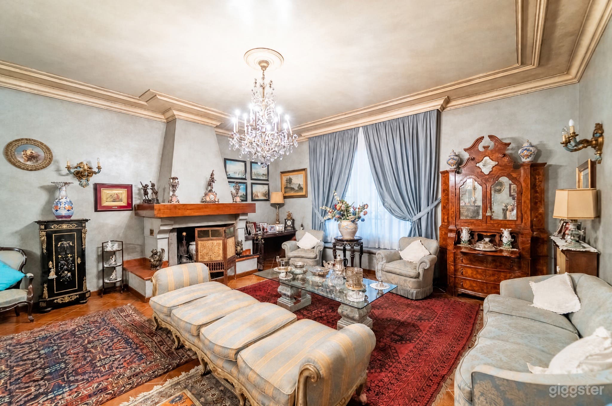 Foto di Historic ItalianVilla with Expansive Grounds & Cinematic Int 3