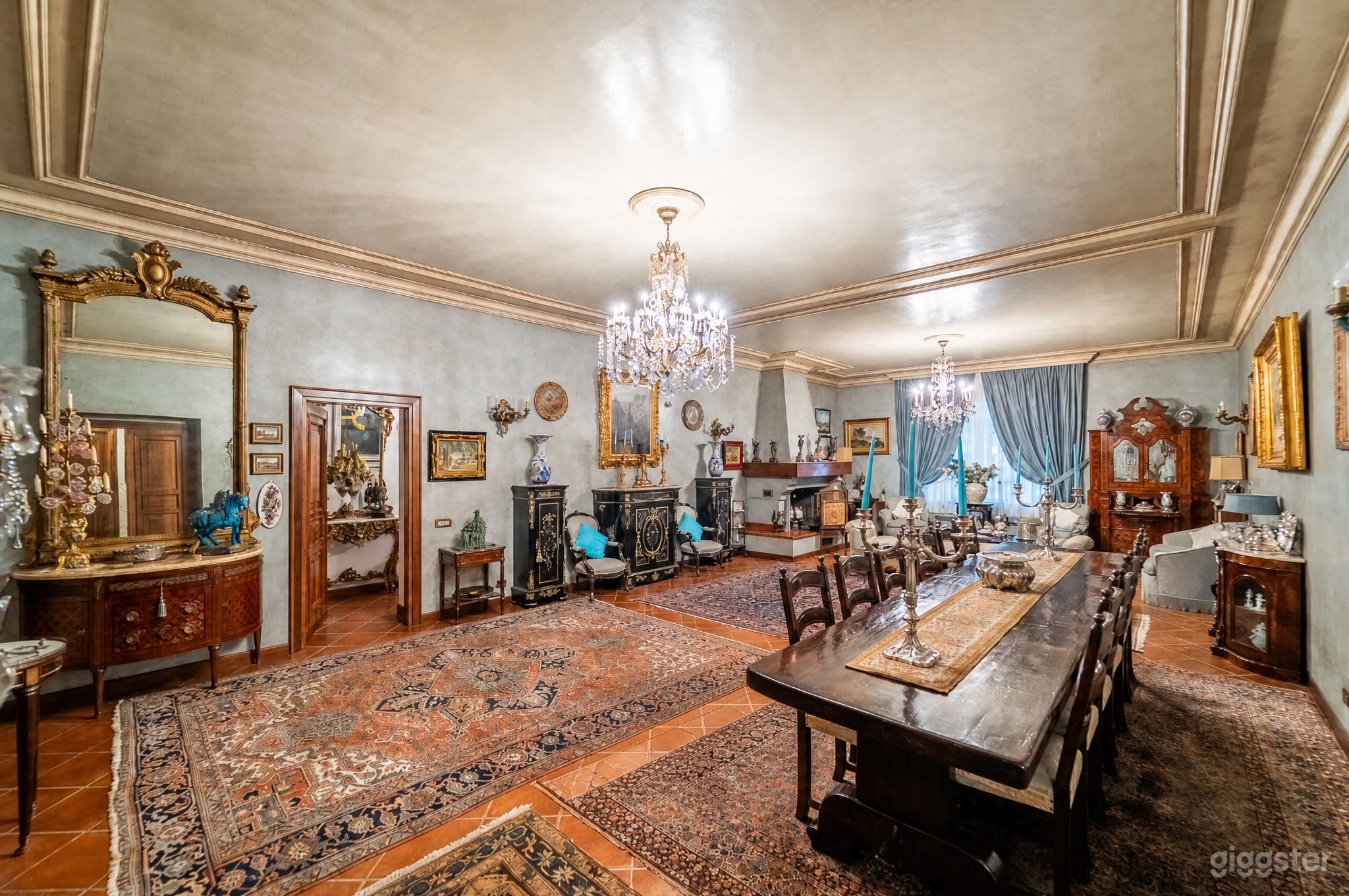 Foto di Historic ItalianVilla with Expansive Grounds & Cinematic Int 2