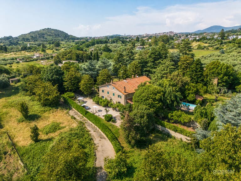  Historic ItalianVilla with Expansive Grounds & Cinematic Int 