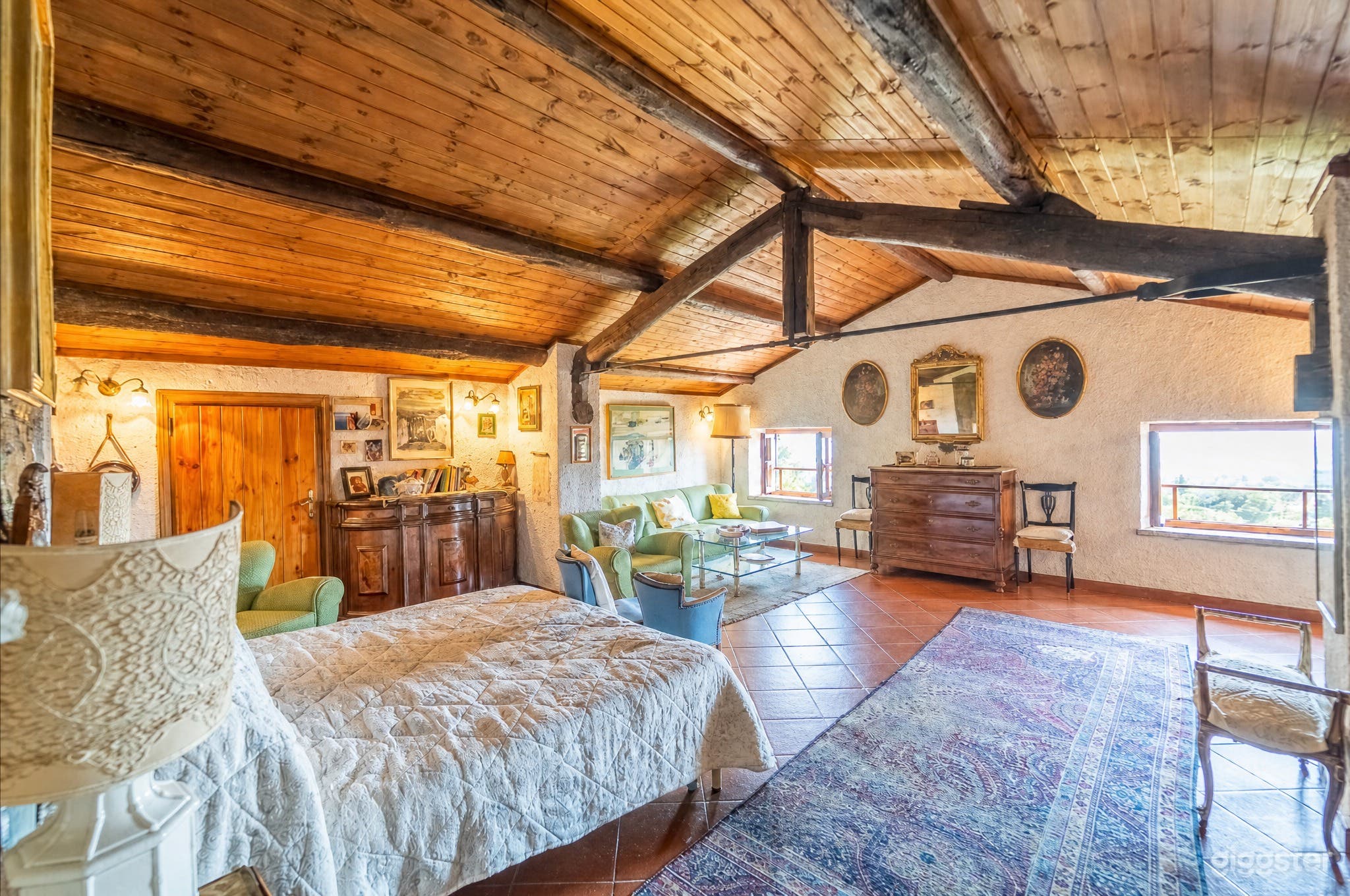 Foto di Historic ItalianVilla with Expansive Grounds & Cinematic Int 4