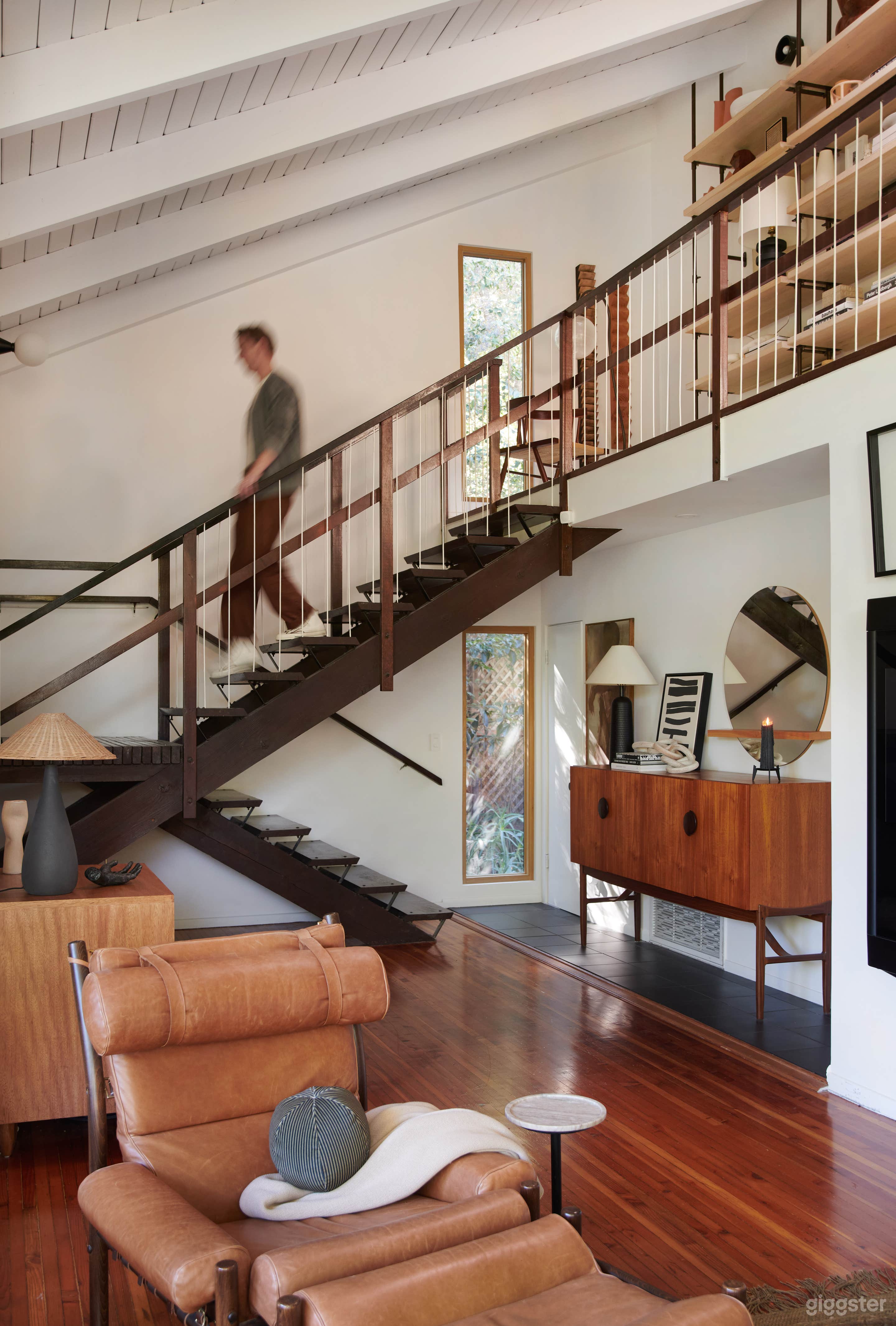 Designer's Mid Century Treehouse Home with Views Photo 2