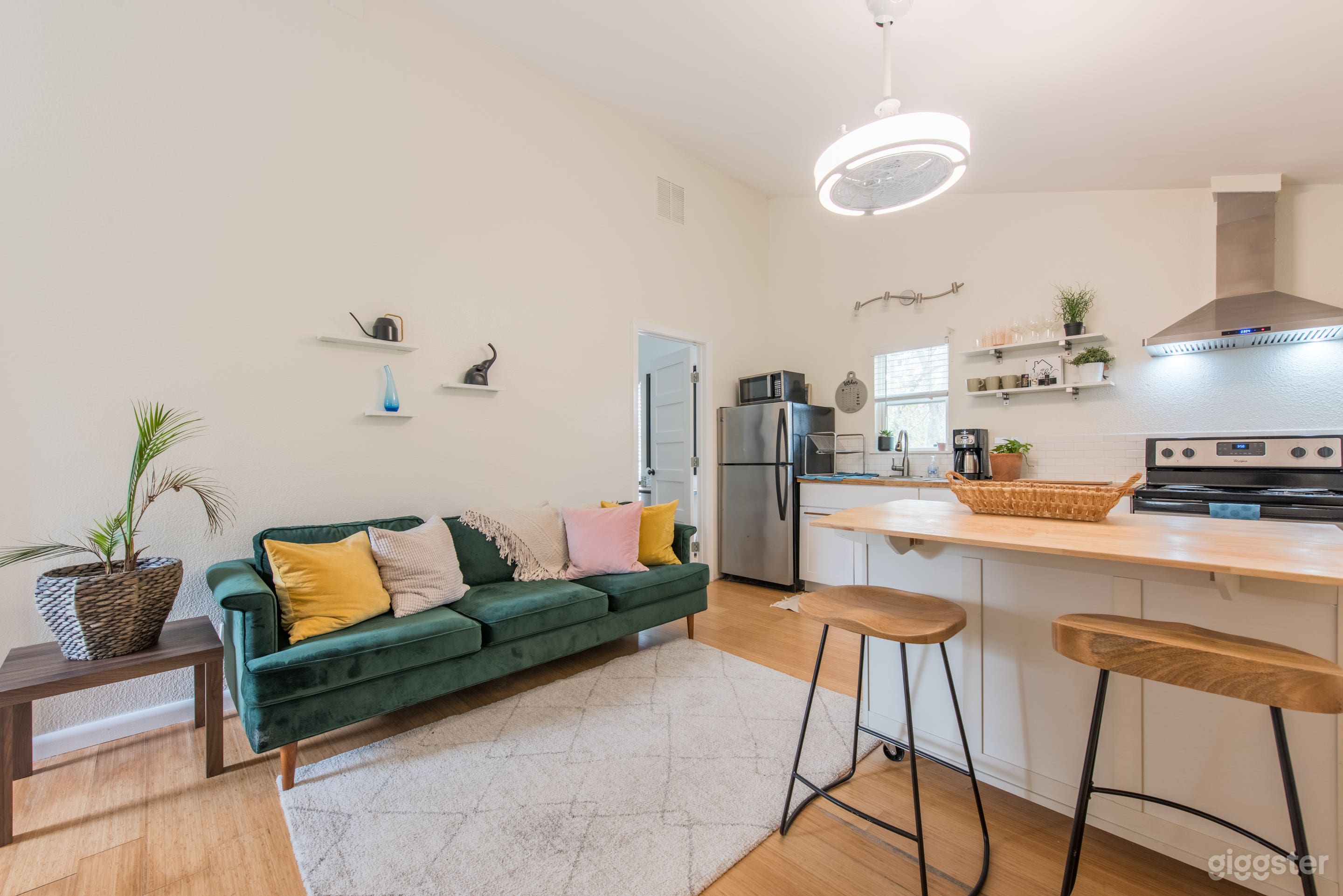 Stylish Balcony, Light and Open, Funky East-Austin Photo 3