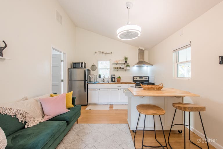  Stylish Balcony, Light and Open, Funky East-Austin 
