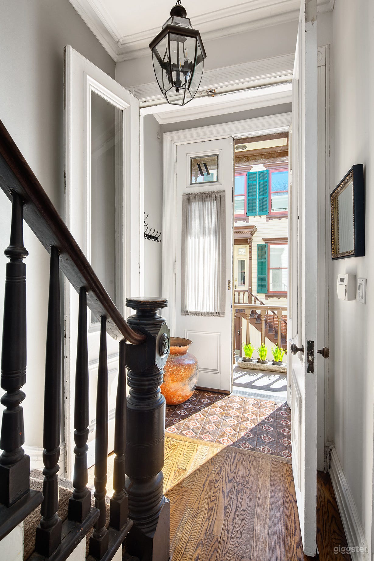 Historic Landmarked Town House on Cobbled Street Photo 4