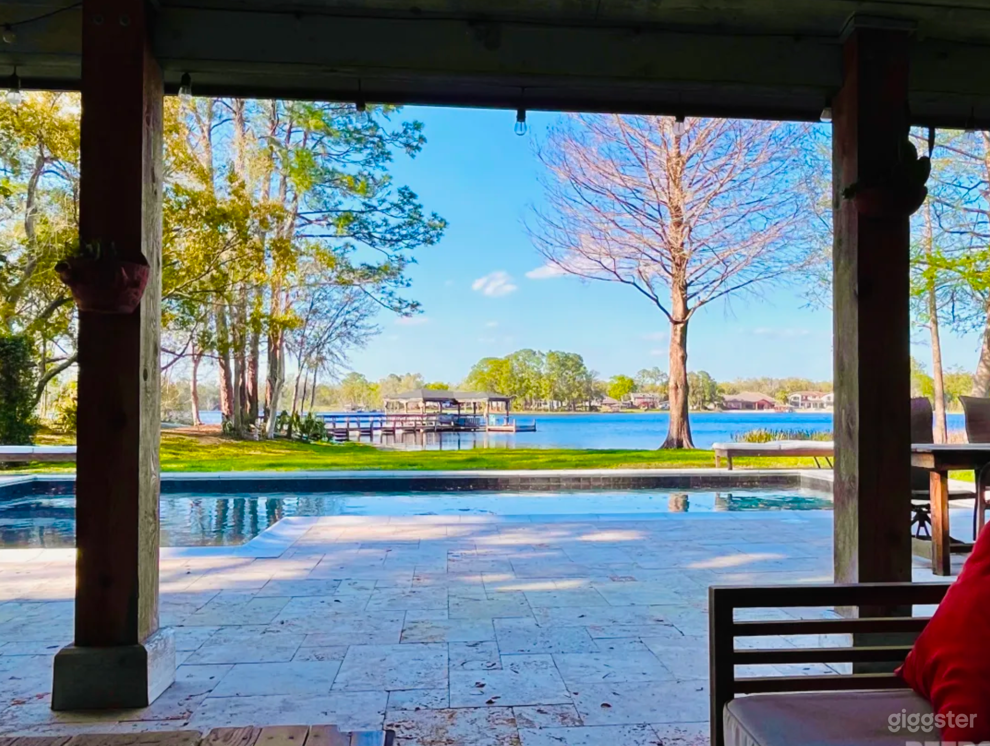 Rustic Lakehouse with Barn,Pool and Dock on 1 acre Photo 2