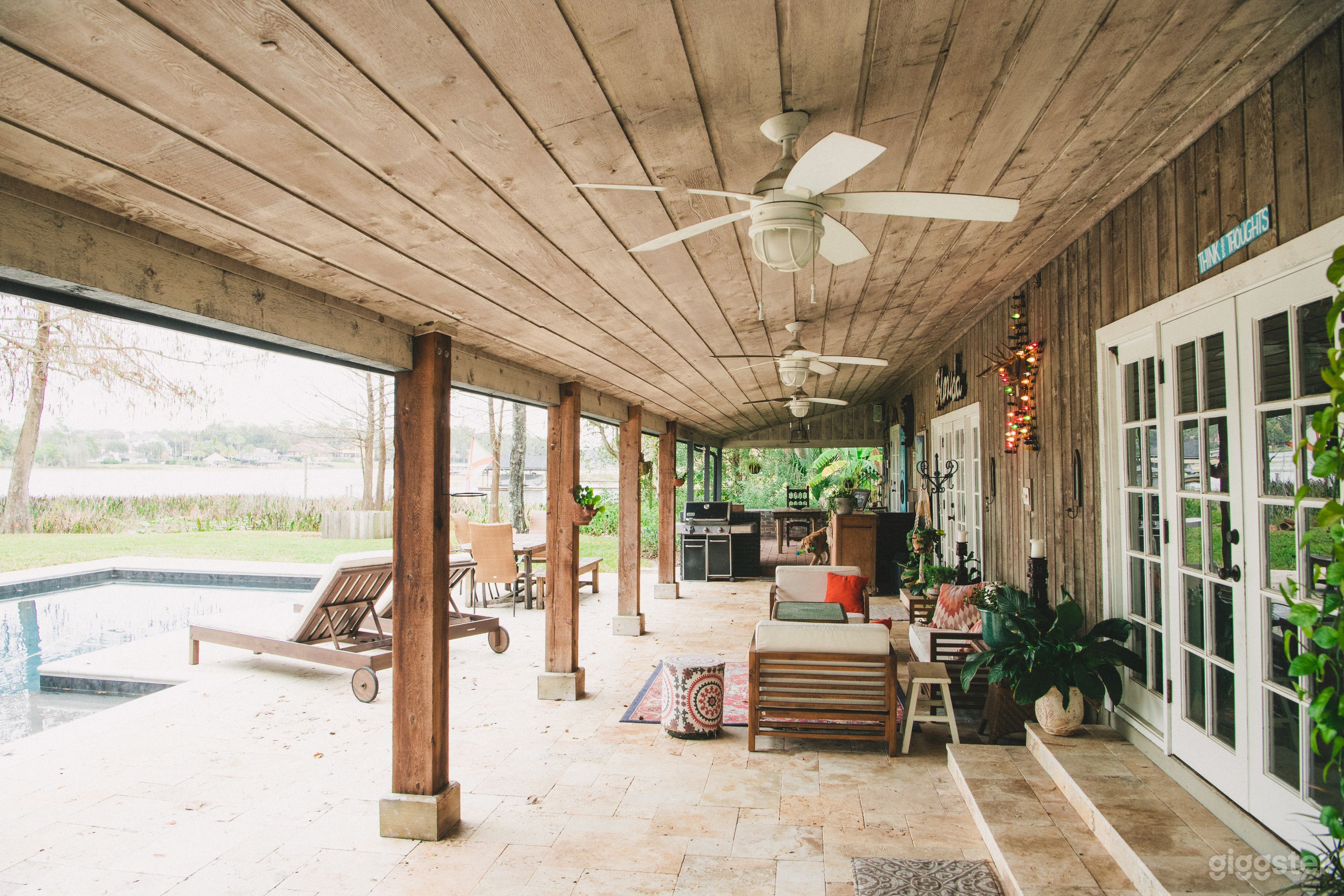 Rustic Lakehouse with Barn,Pool and Dock on 1 acre Photo 4