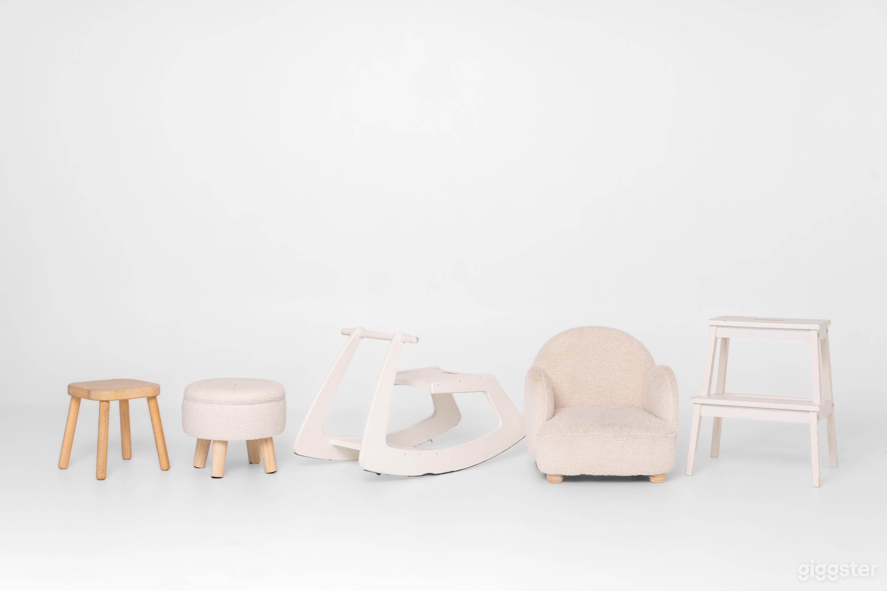 Natural light Studio with Cyc Wall + Easy Parking Photo 3