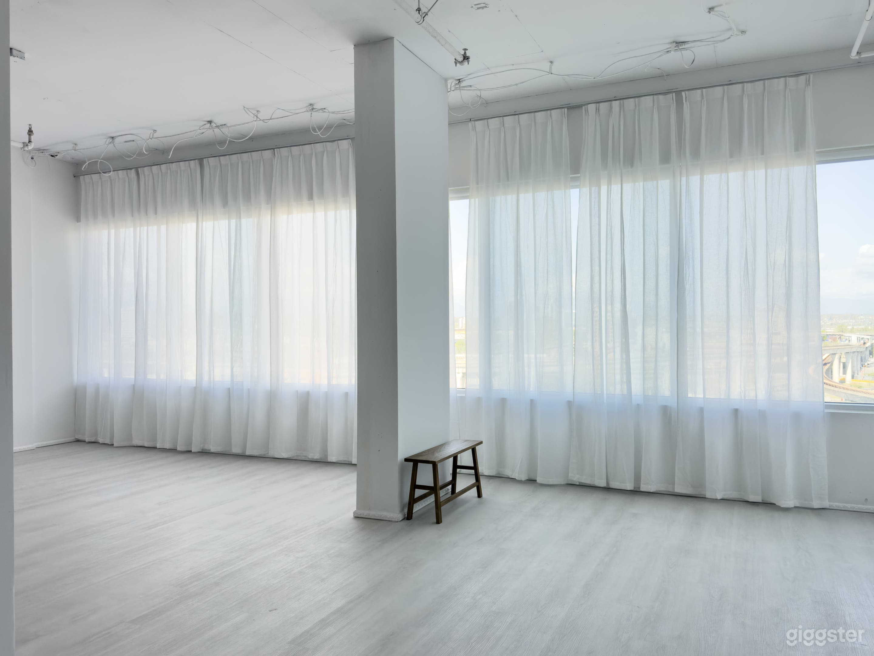 Bright & Airy Multi-Purpose Creative Studio with Cyc Wall Photo 2
