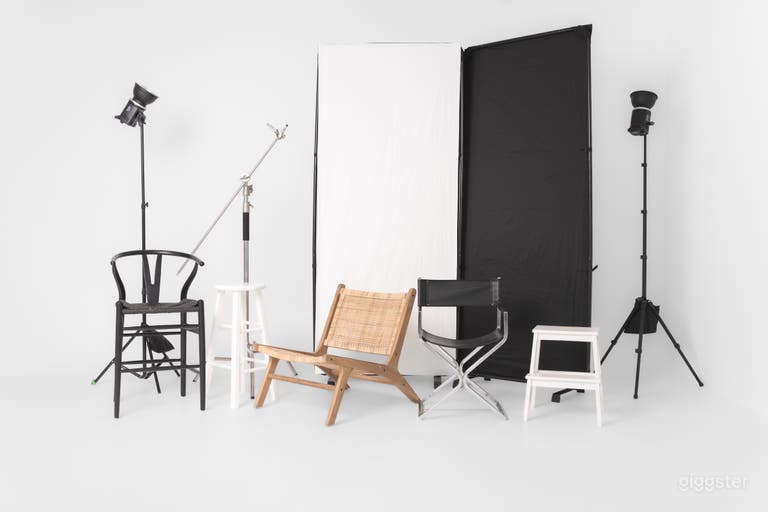  Natural light Studio with Cyc Wall + Easy Parking 