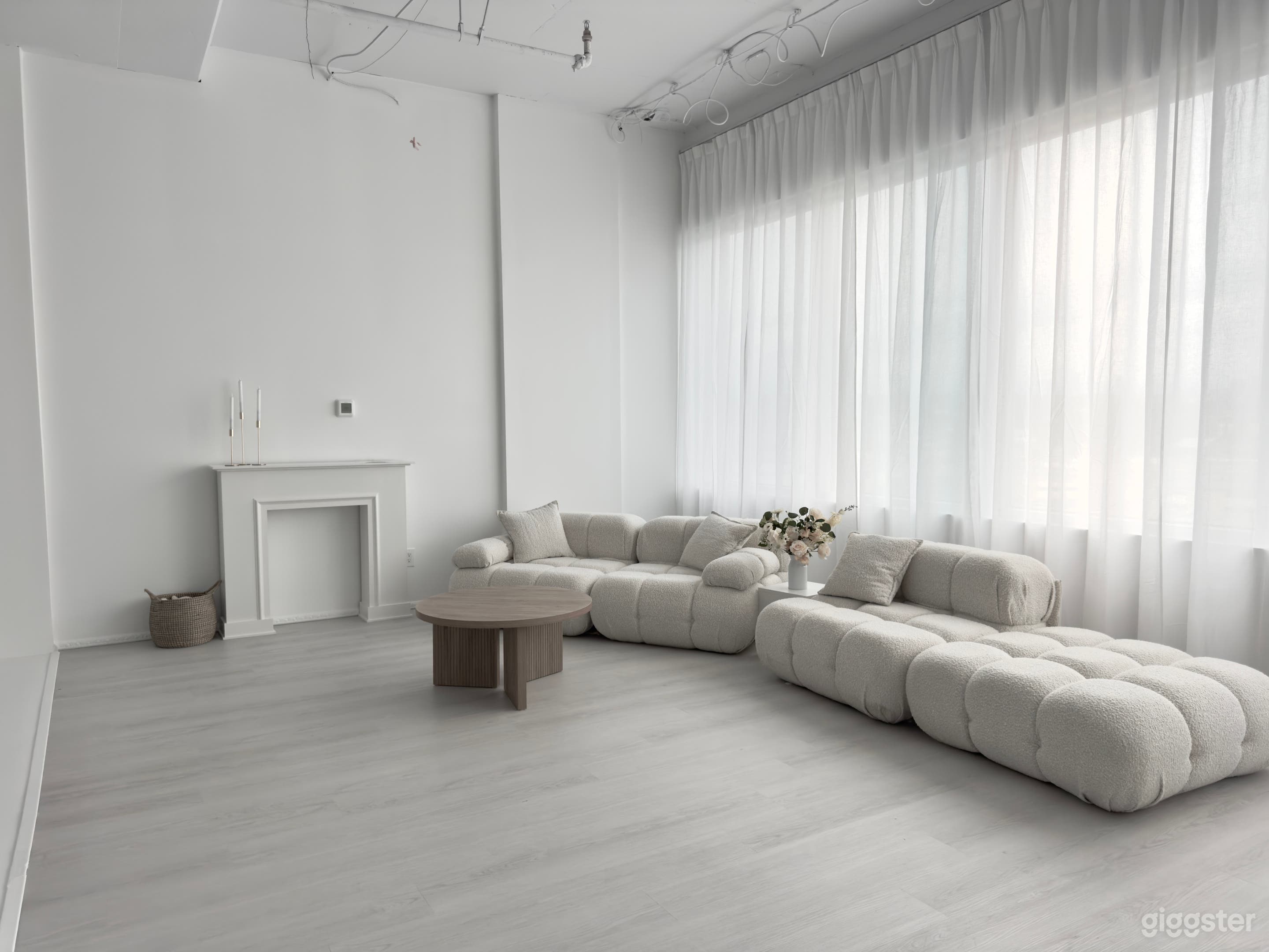 Bright & Airy Multi-Purpose Creative Studio with Cyc Wall Photo 1
