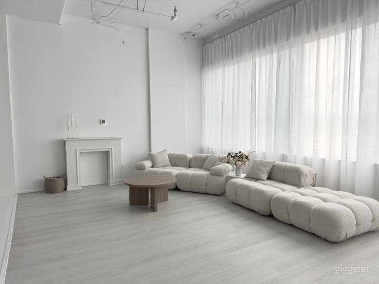  Bright & Airy Multi-Purpose Creative Studio with Cyc Wall 