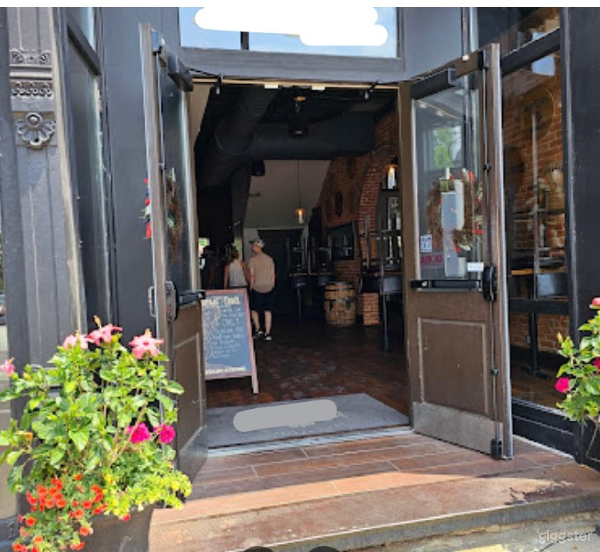 Premier 1st Floor Private Venue with Outdoor Area  Photo 3