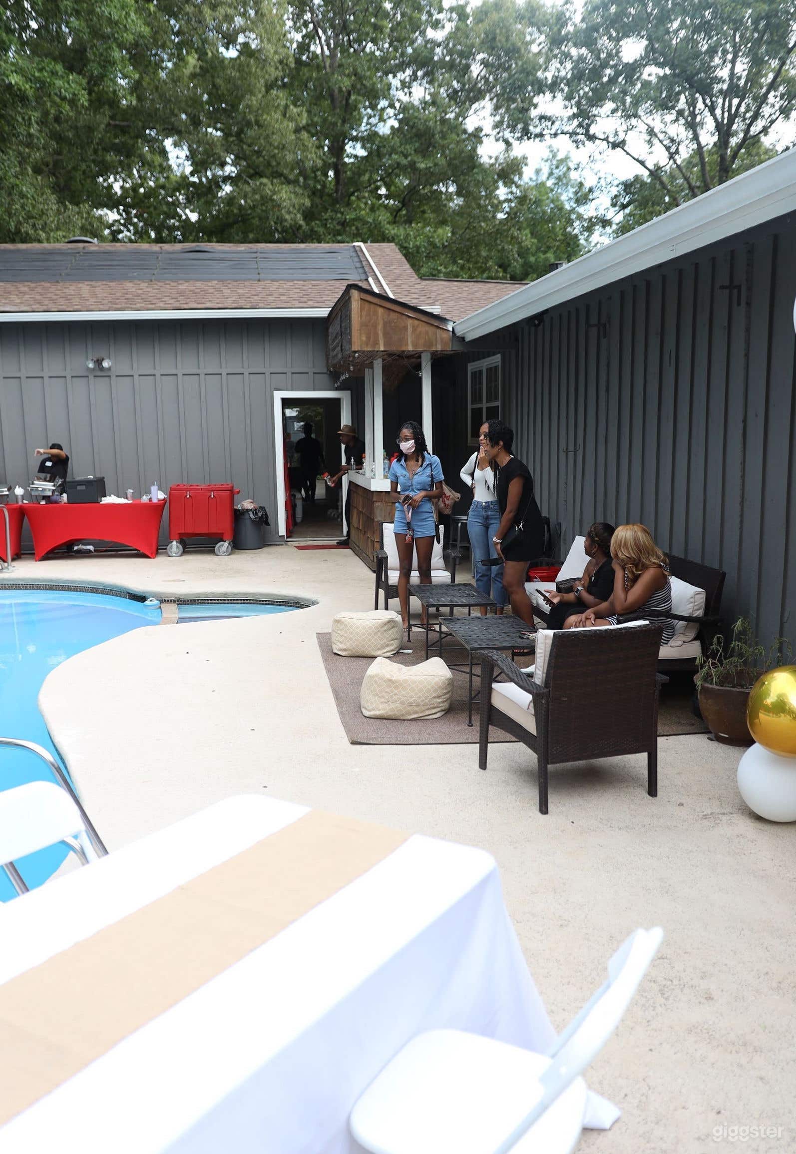 Cocktail Party Around Pool? Photo 3