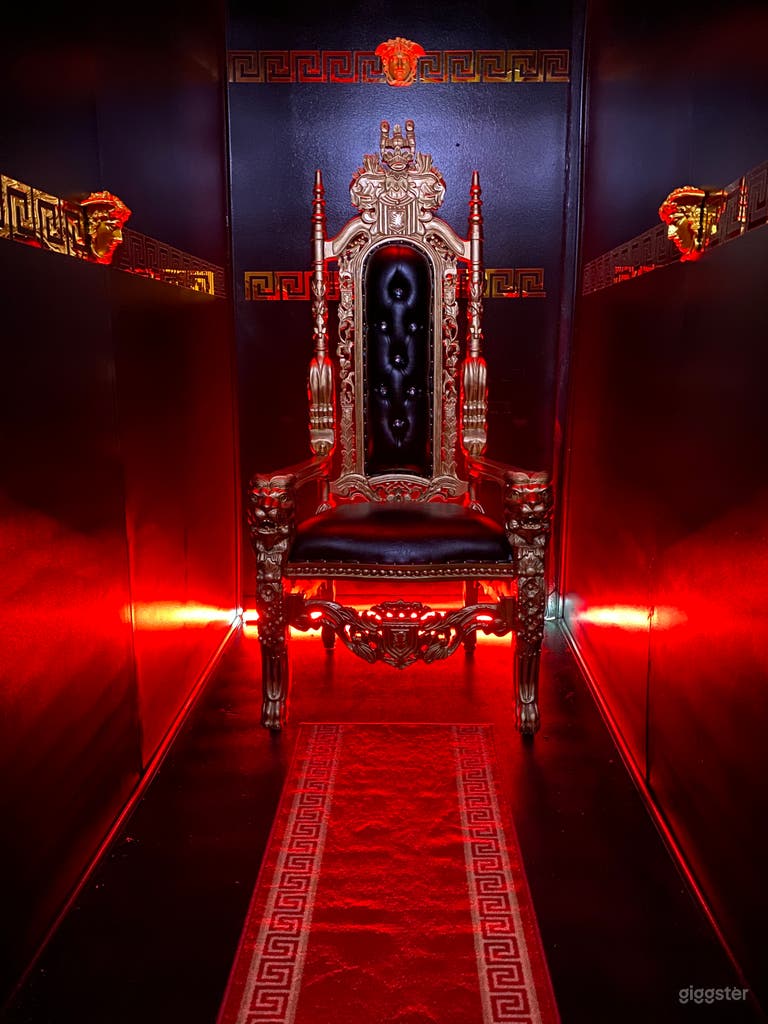  Versace Empire Room (4&#x27;x8&#x27;) 