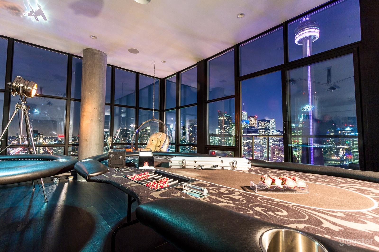 Penthouse CN Tower View DJ Booth, Cameras & Lights Photo 1
