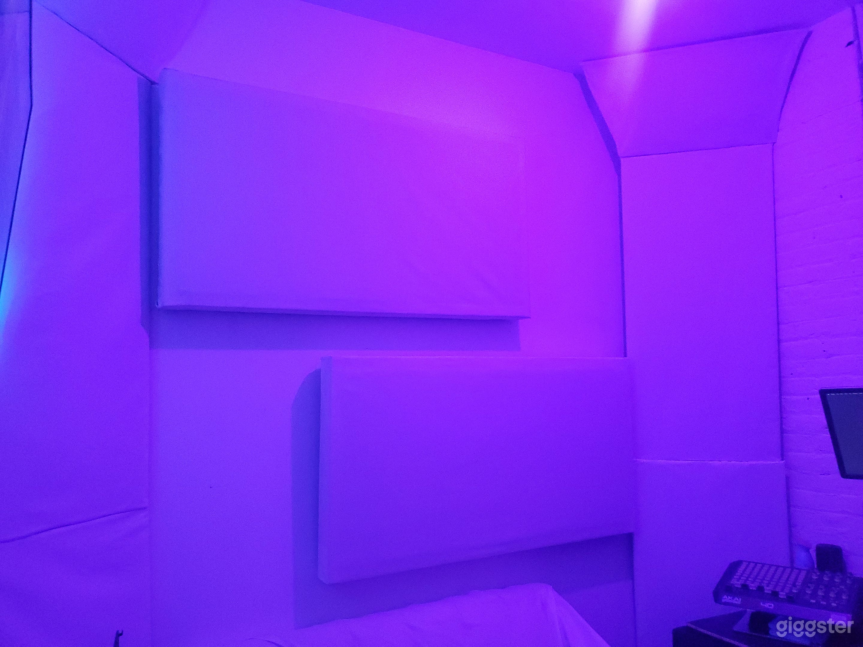 Cozy Recording Studio filled with Vybez Photo 3