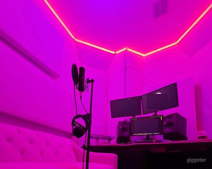 Cozy Recording Studio filled with Vybez Photo 1