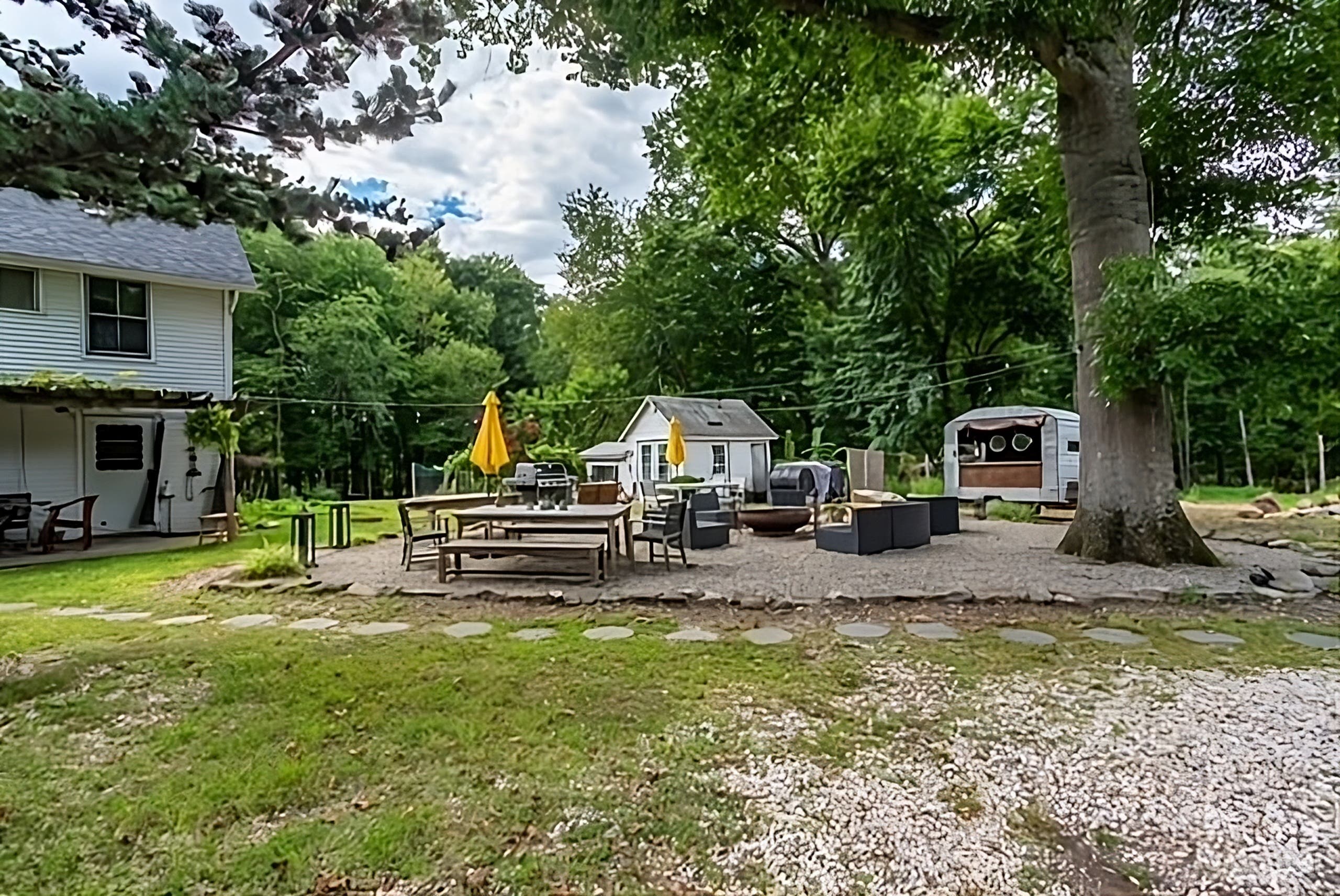 Spectacular Parklike Farm Grounds Photo 1