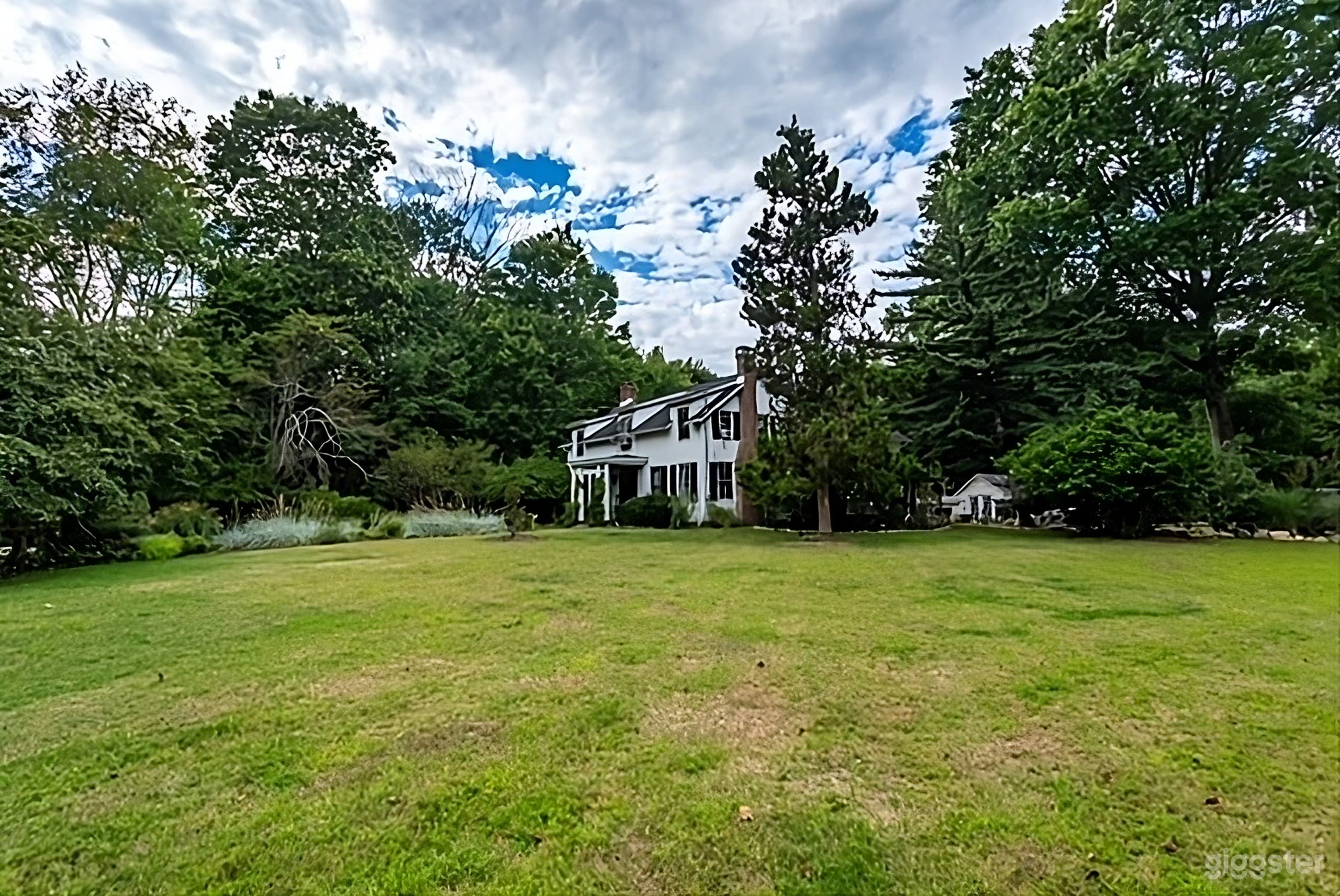 Spectacular Parklike Farm Grounds Photo 3