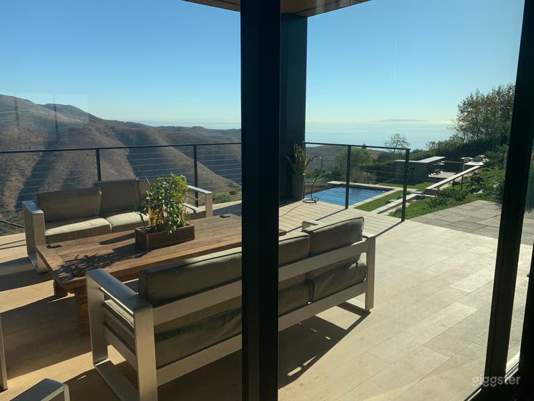  Lujoso patio en la cima de la colina con vistas al océano 