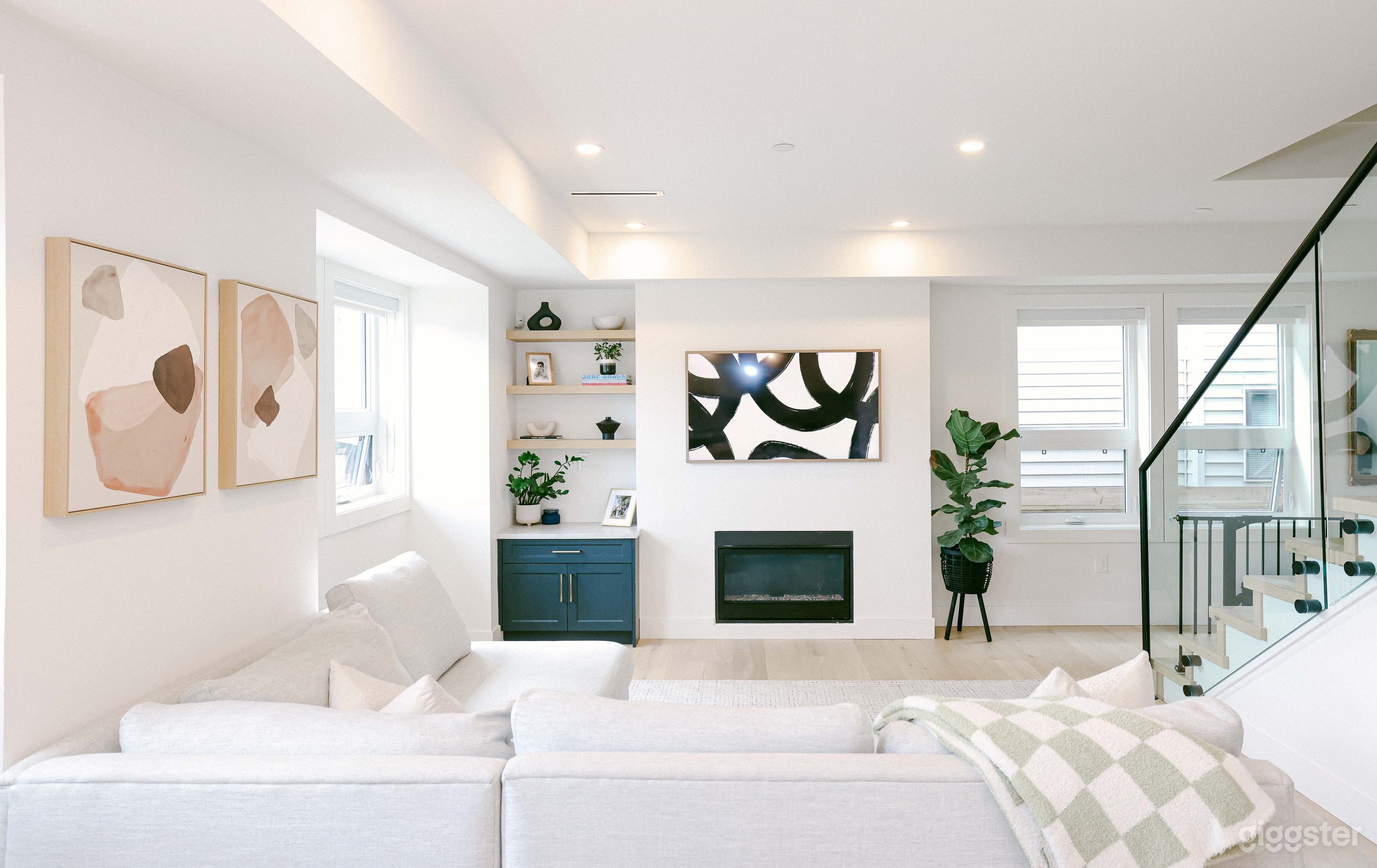 Modern Half Duplex Photo 2