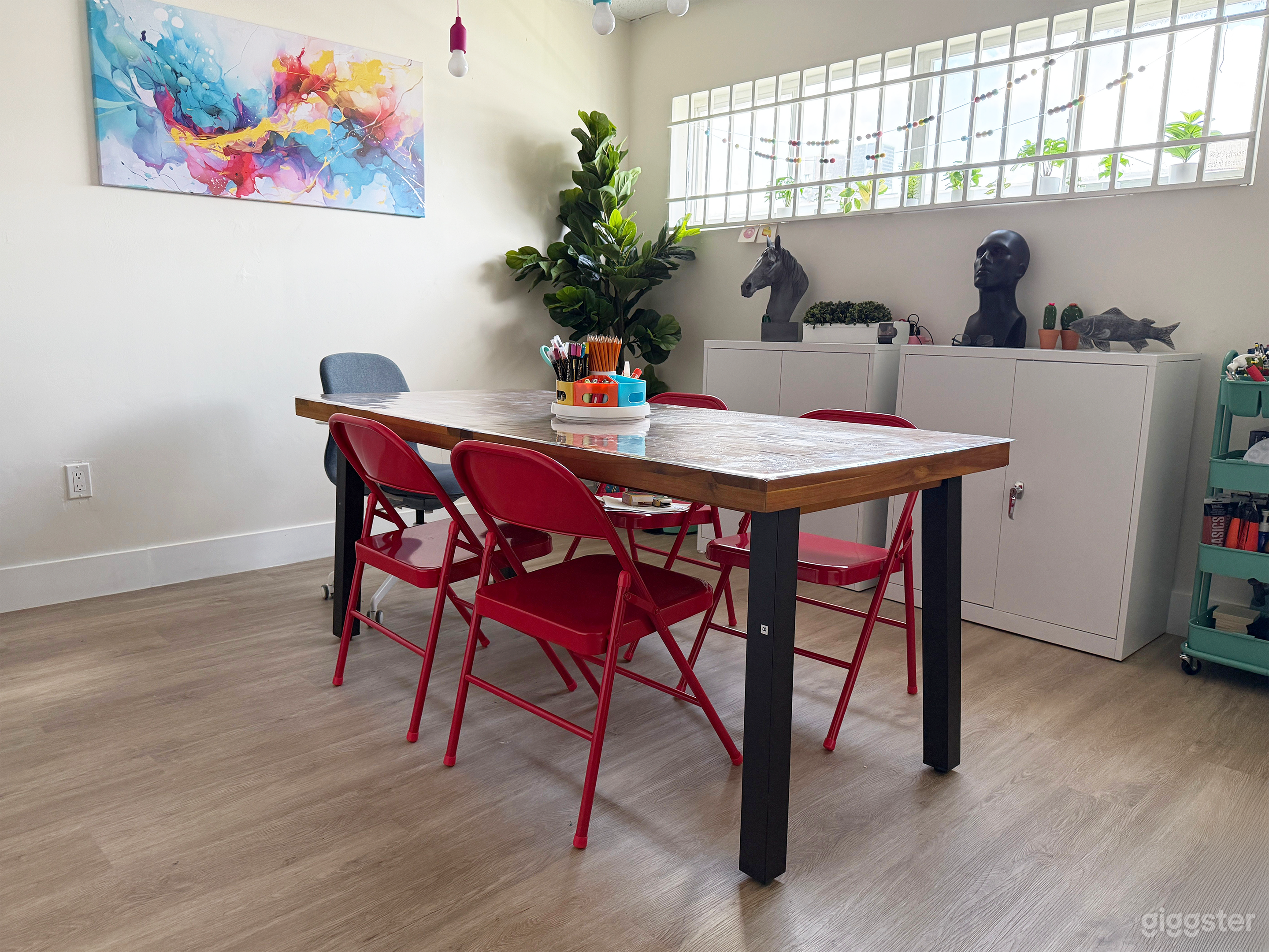 Bright Creative Art Studio in Kendall – Perfect for Small Sh Photo 1