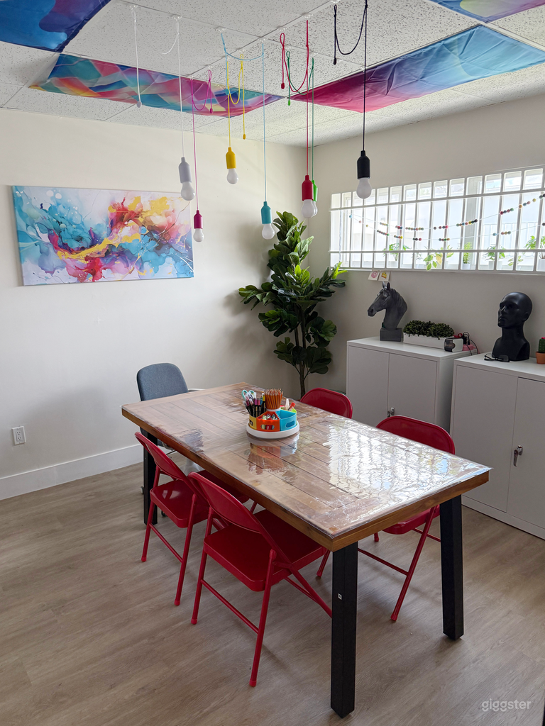  Bright Creative Art Studio in Kendall – Perfect for Small Sh 