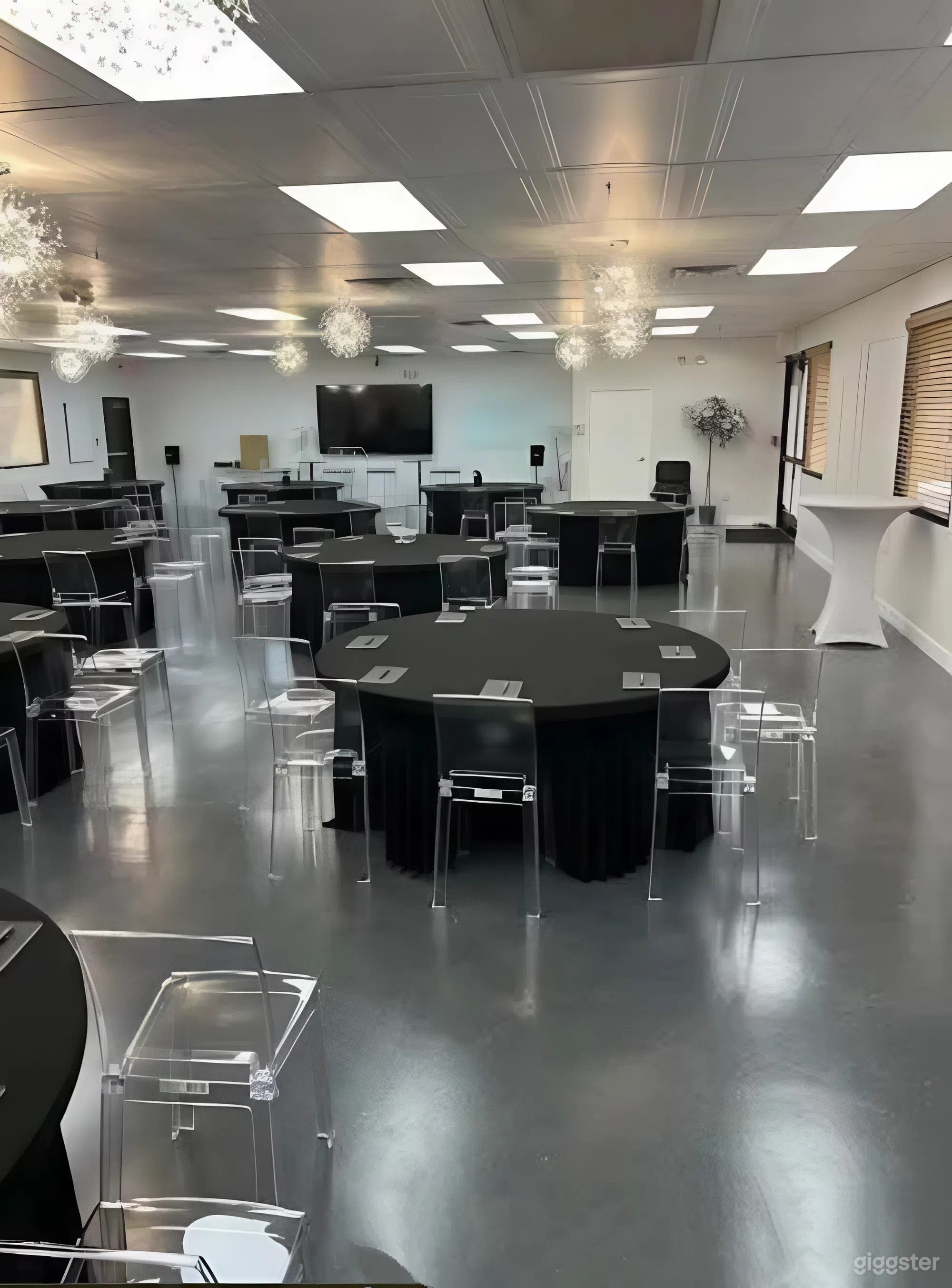 Spacious and Elegant Las Vegas Event Venue Photo 2