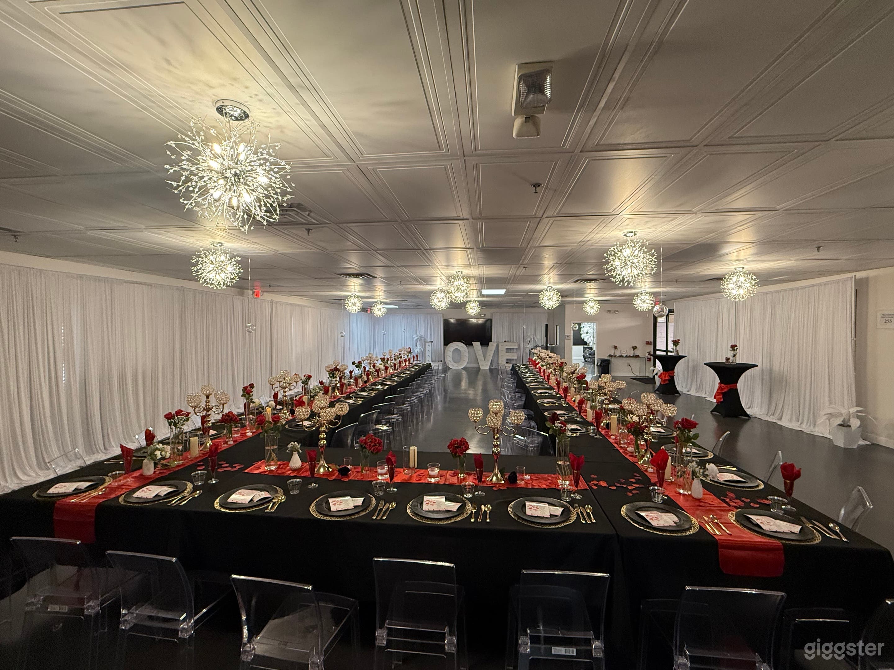 Spacious and Elegant Las Vegas Event Venue Photo 1