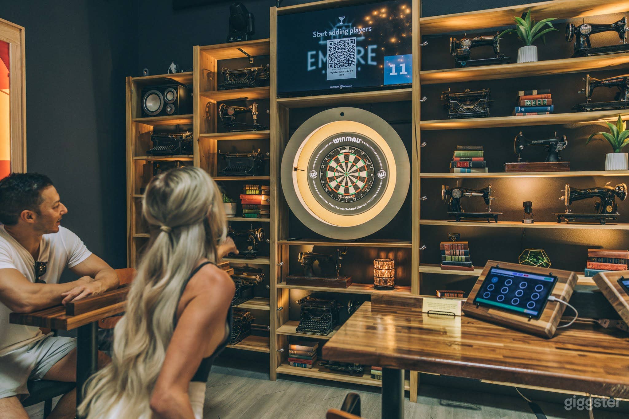 Entertainment Hall with Courtyard Photo 3