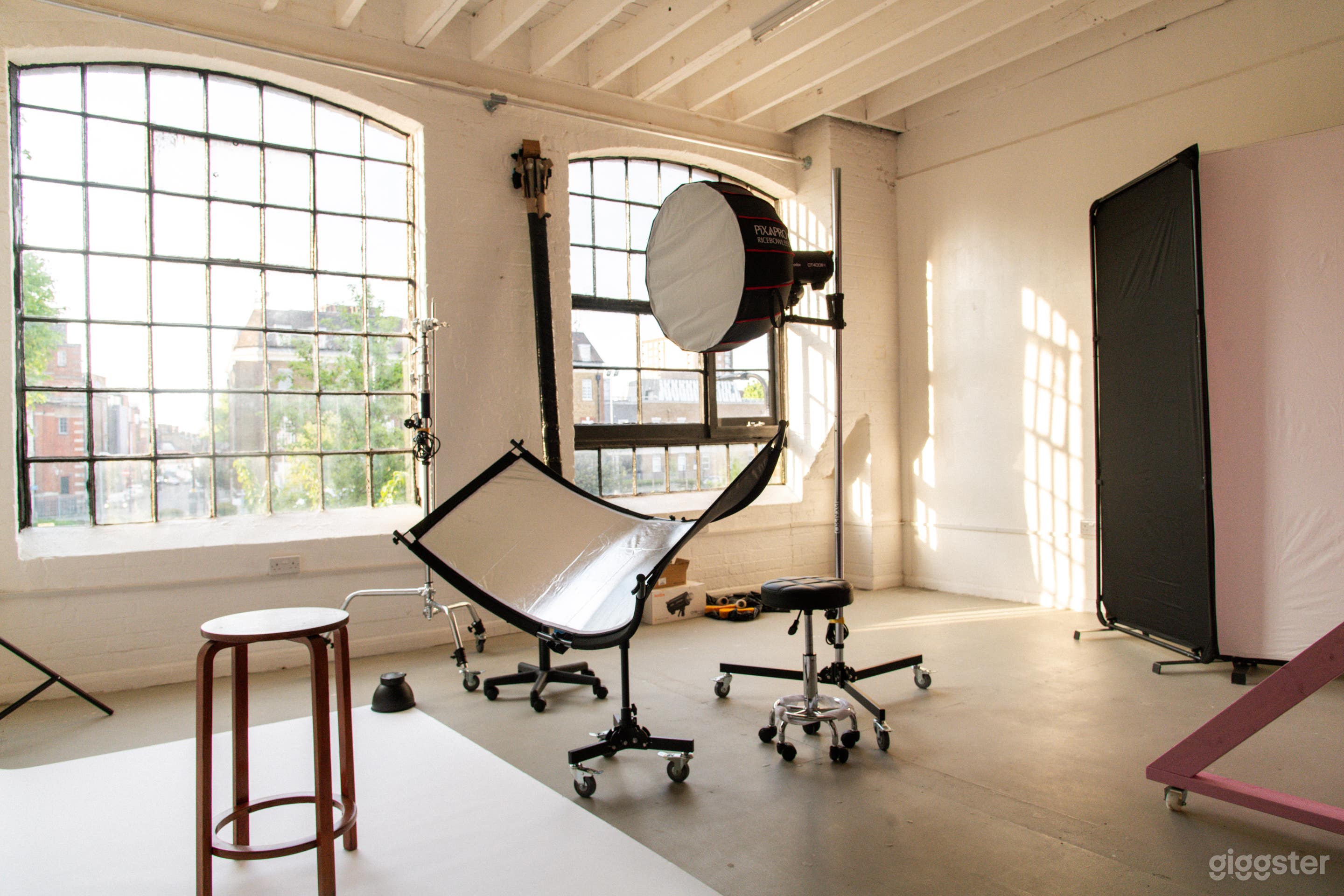 Multi-set Photo/Video Studio in East London Photo 3