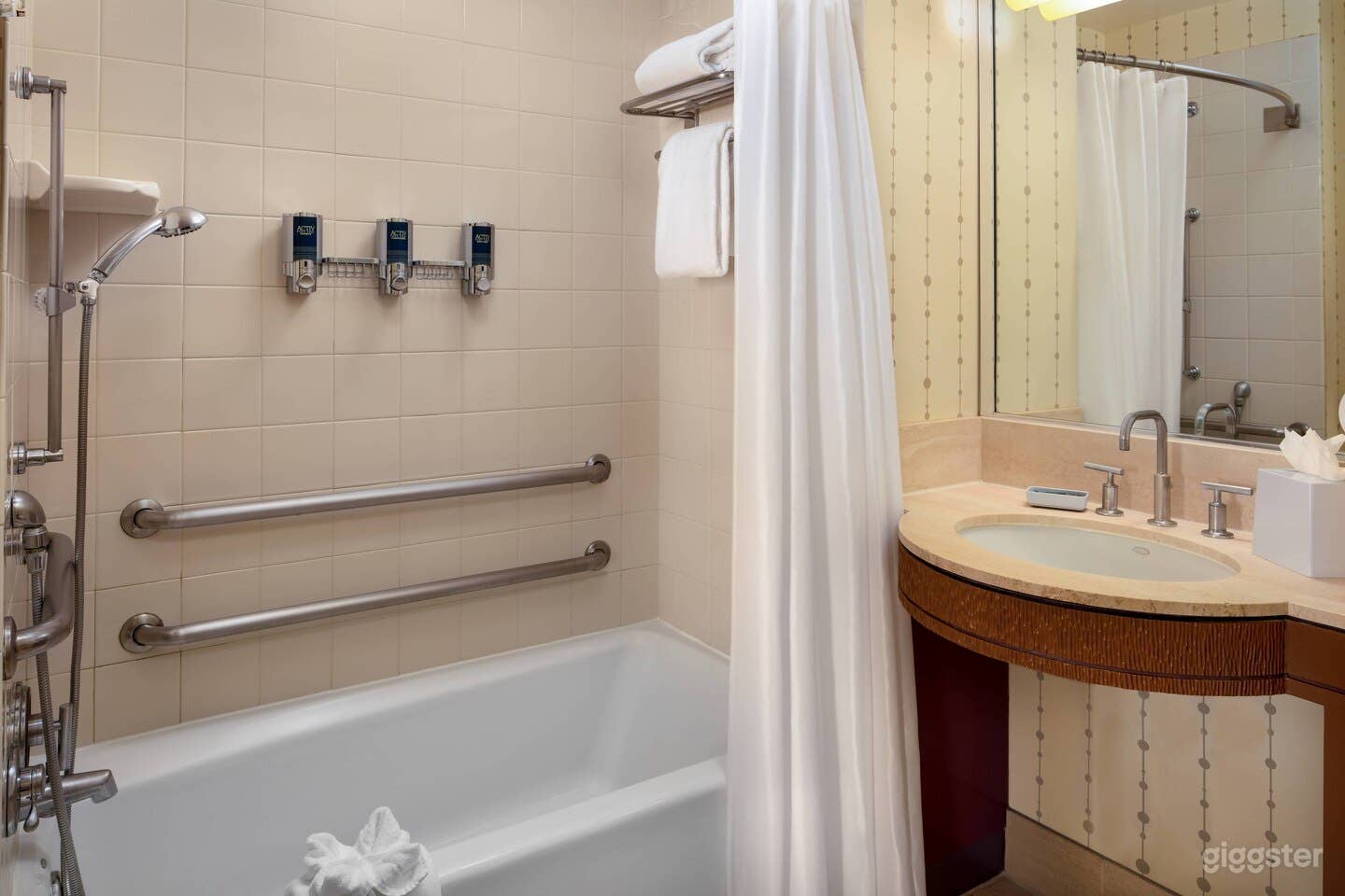 1 King, Sofa bed Junior Suite Photo 4