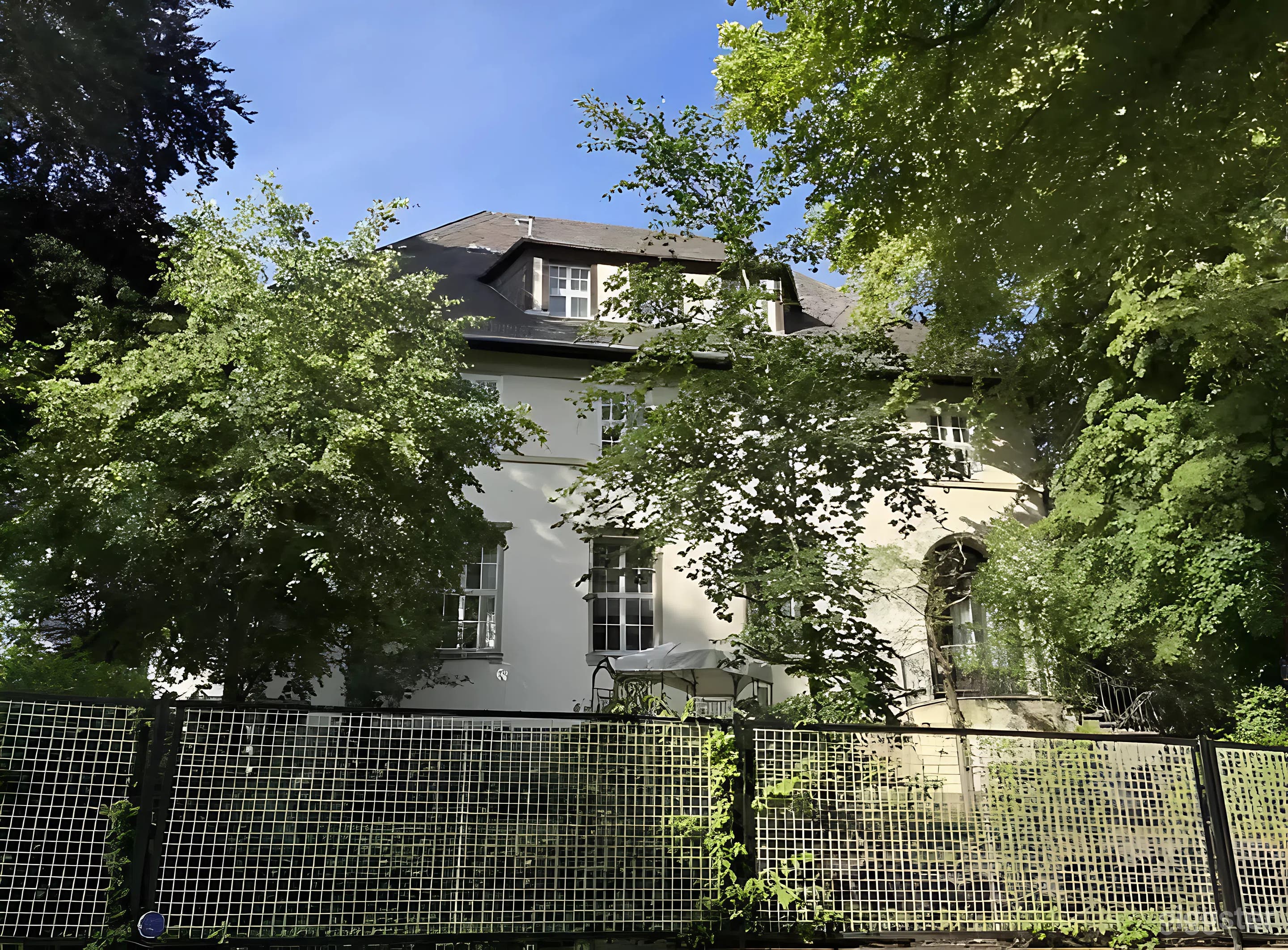 Historisches Haus mit rustikalem Interieur für Film & Foto Foto 1