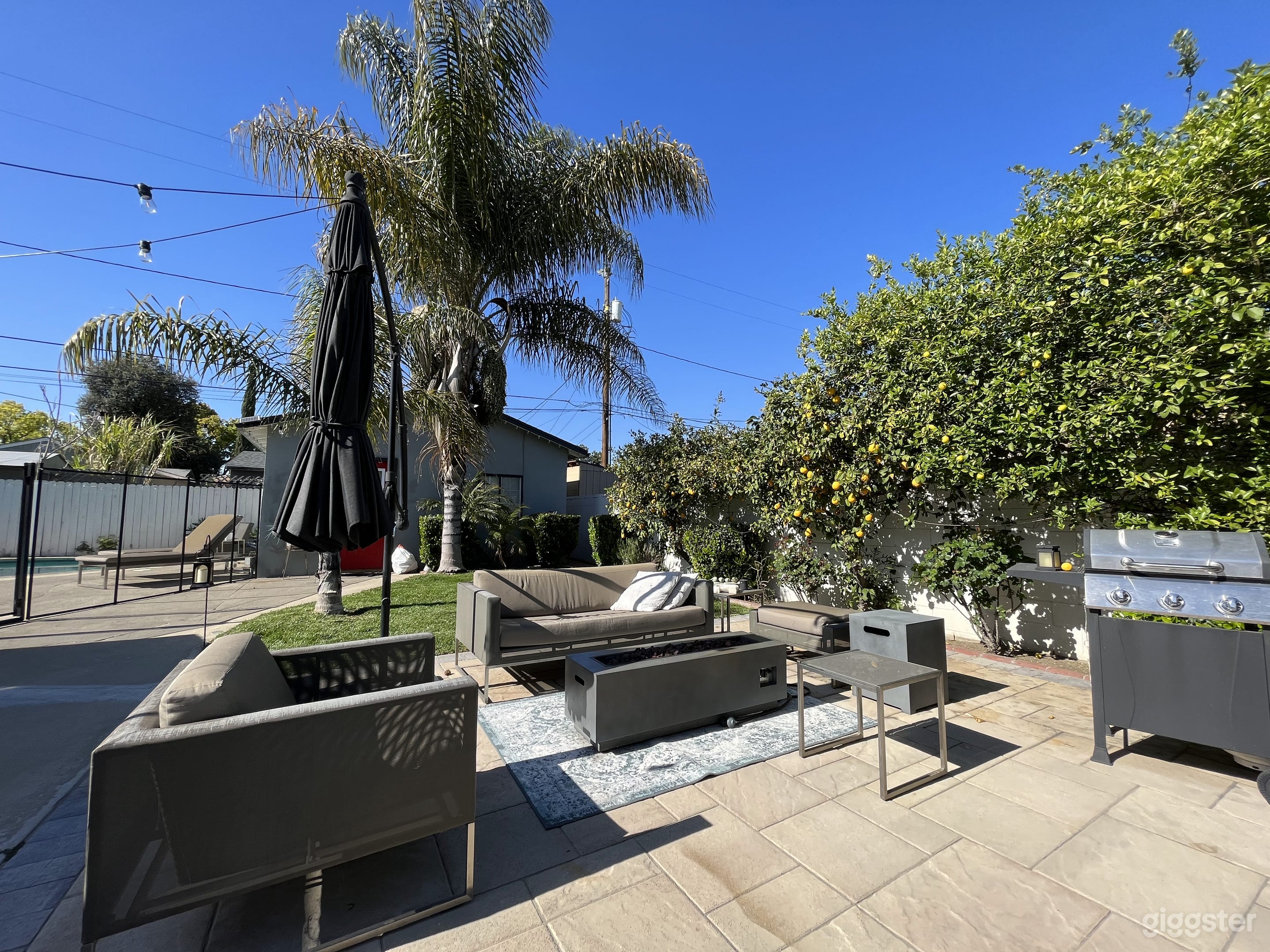 Stunning Front &amp; Backyards with Pool and Lawn Photo 1