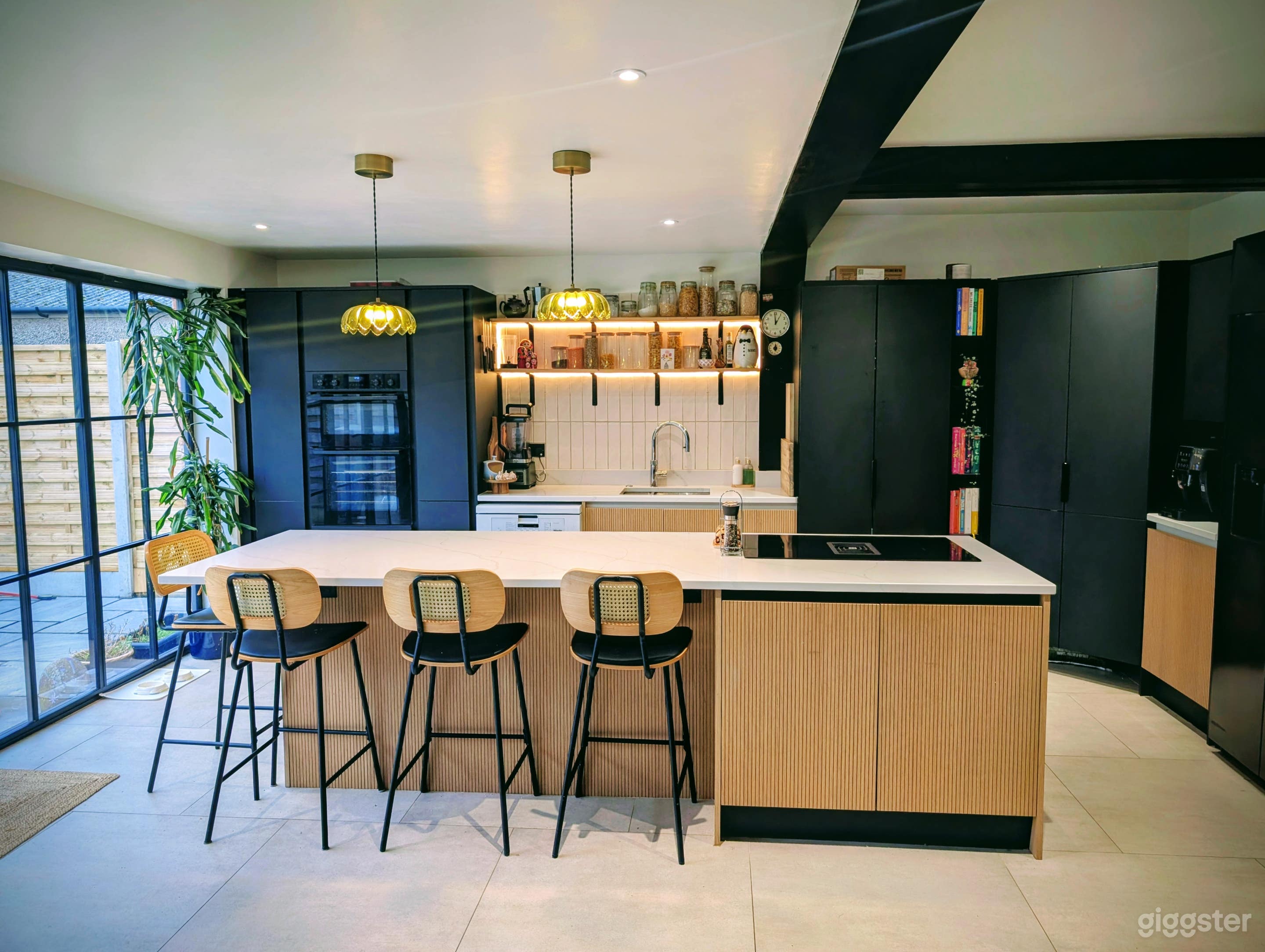 Modern large open plan living space and kitchen Photo 2