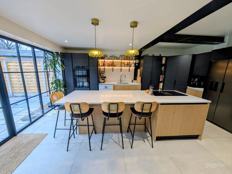  Modern large open plan living space + kitchen 5% OFF 