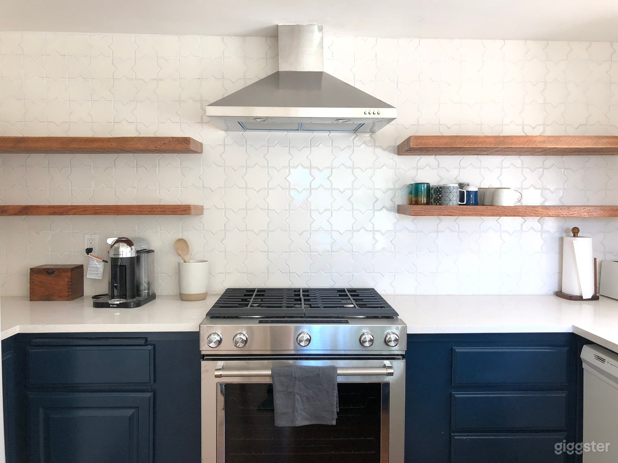 Modern Bohemian Pueblo/Hacienda Photo 4