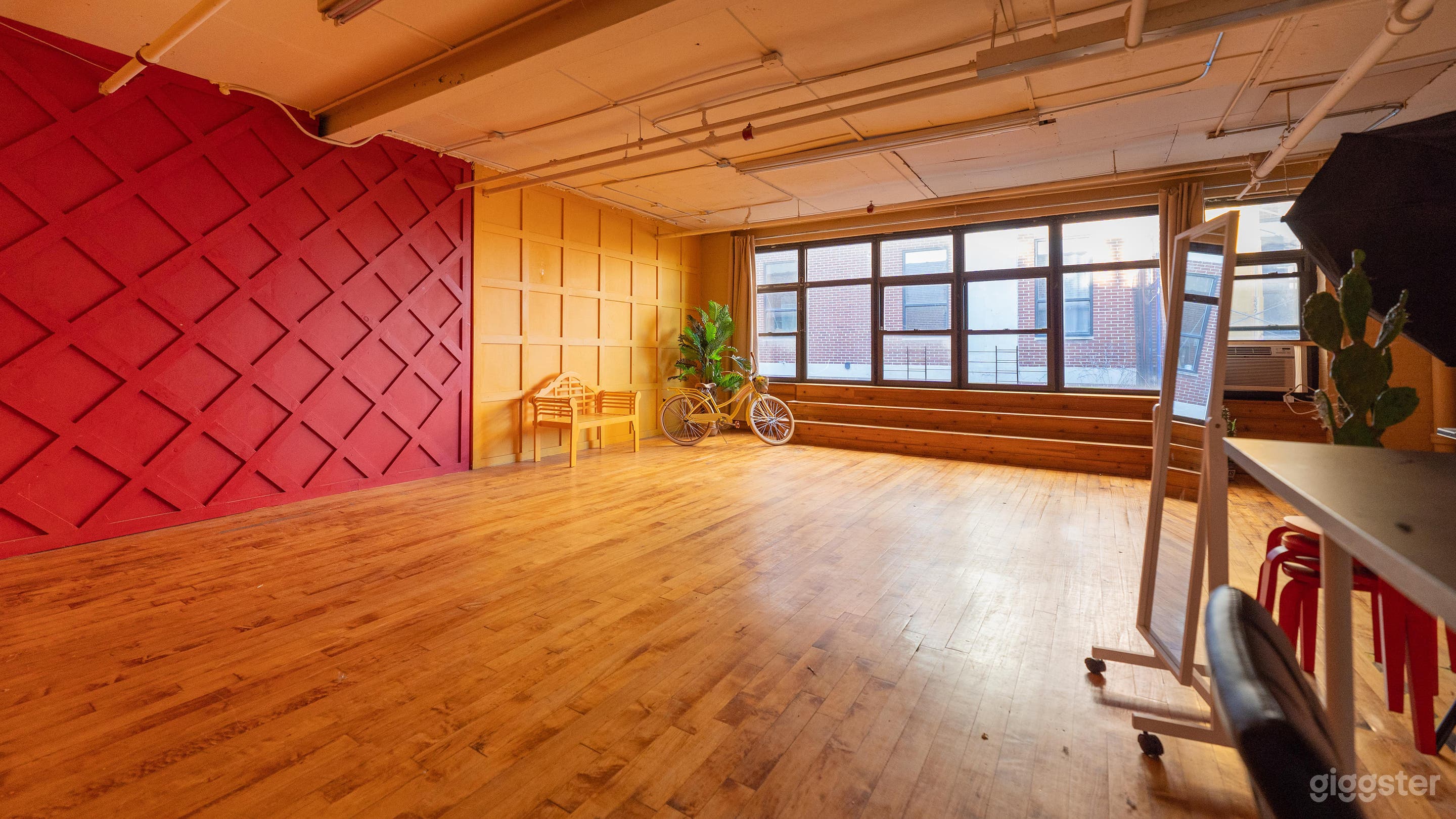 Vibrant Colors Studio in Queens Photo 1