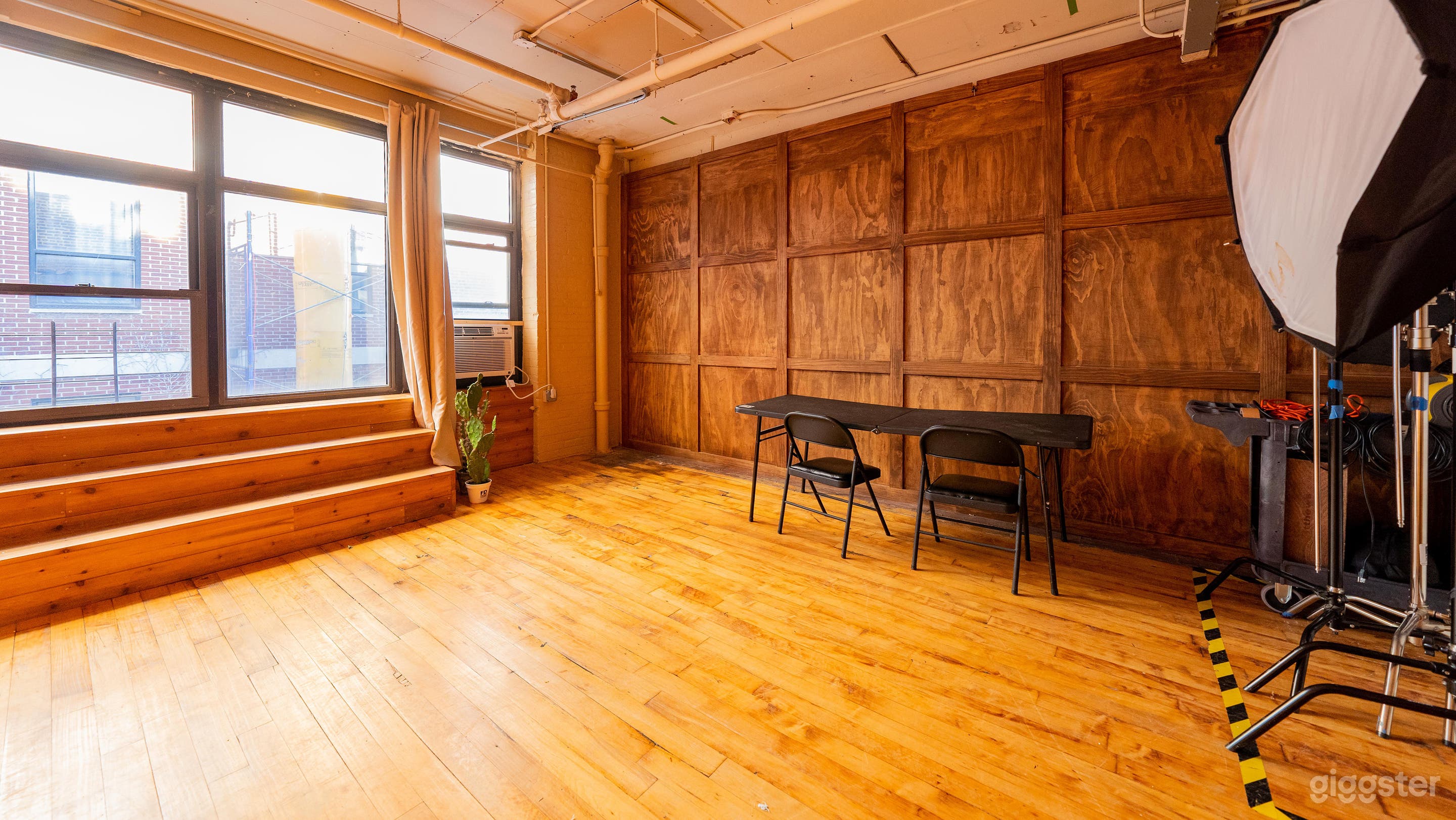 Vibrant Colors Studio in Queens Photo 4