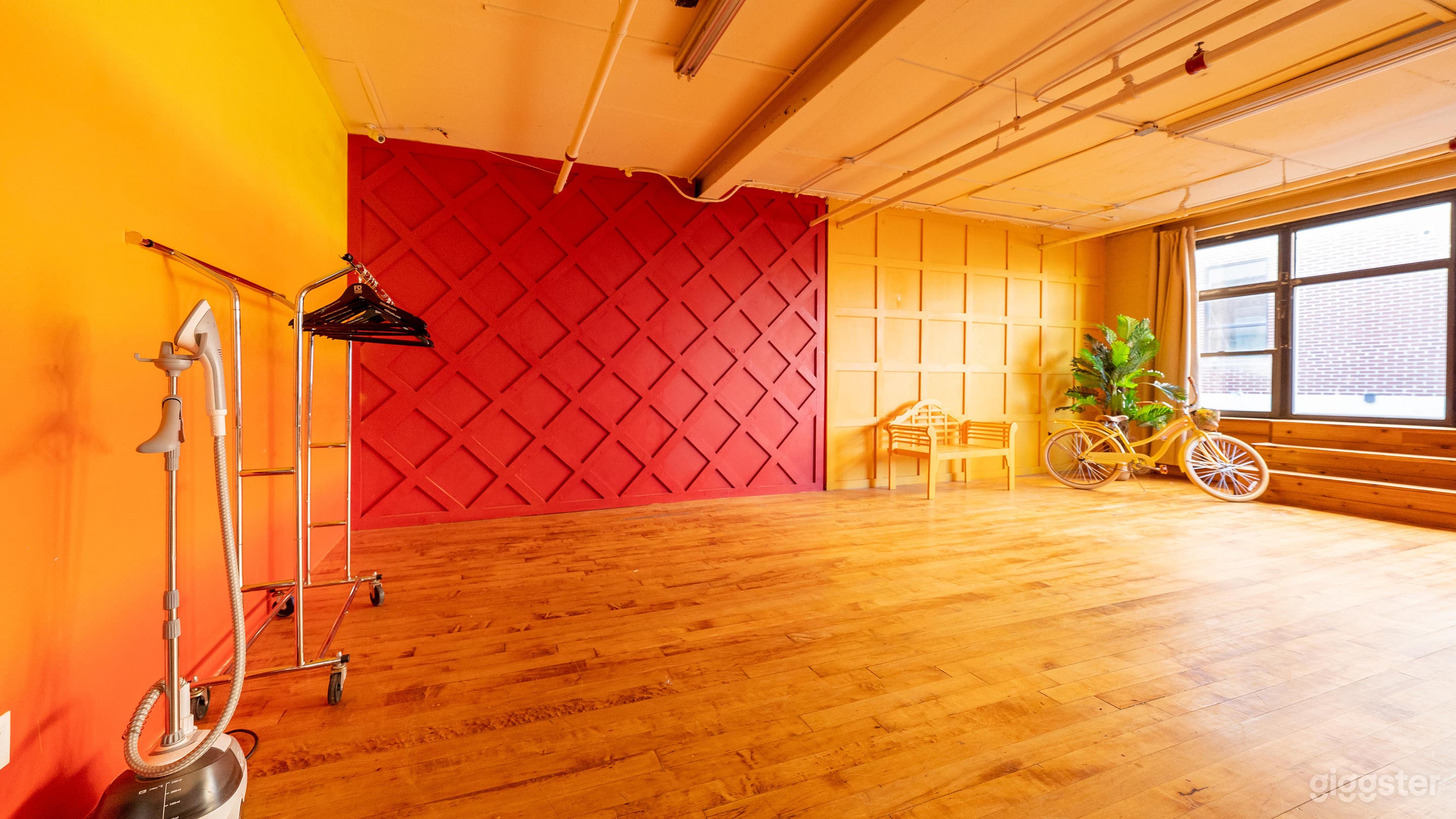 Vibrant Colors Studio in Queens Photo 3