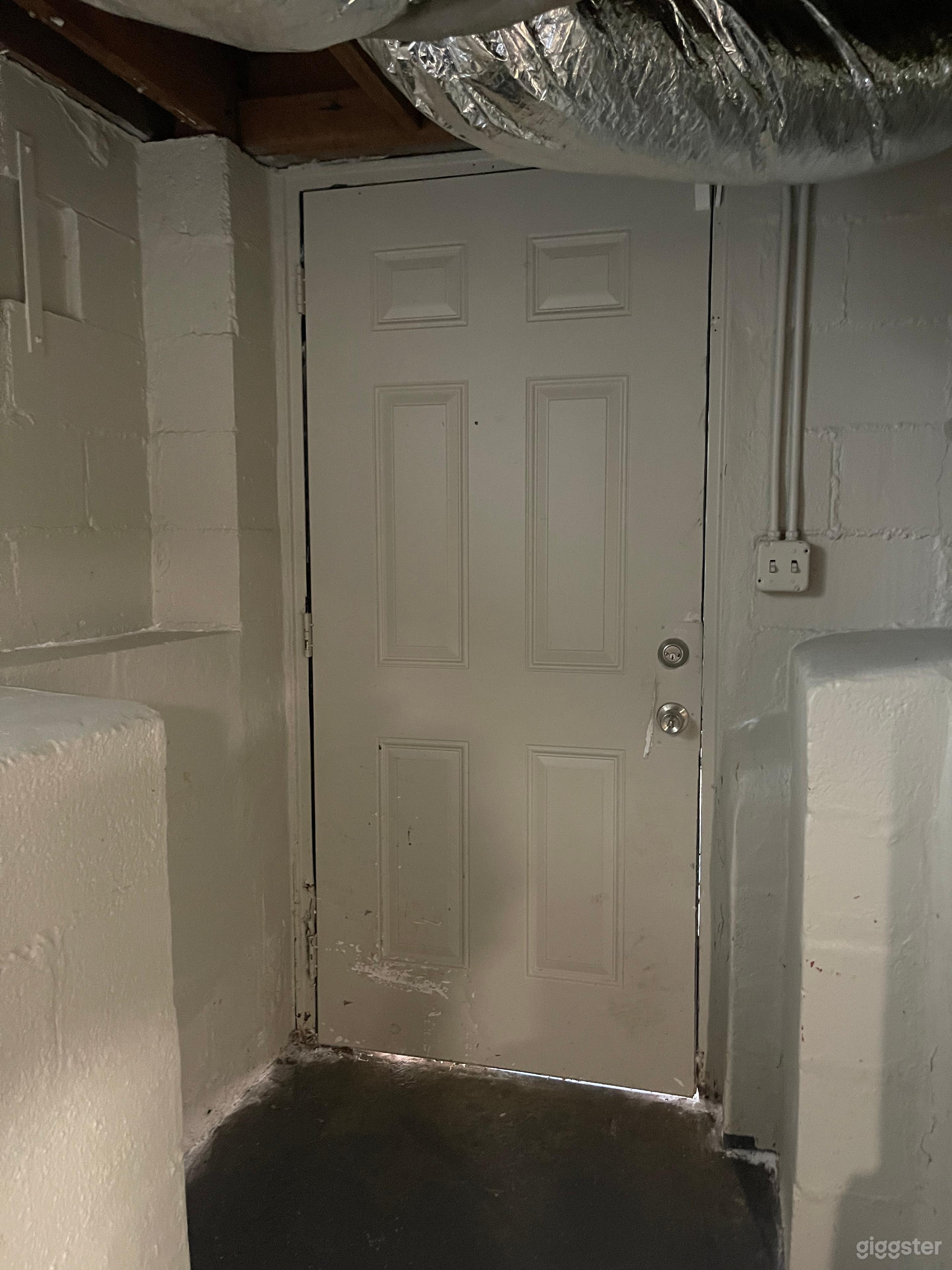 Large Residential Basement Location w Easy Access Photo 4