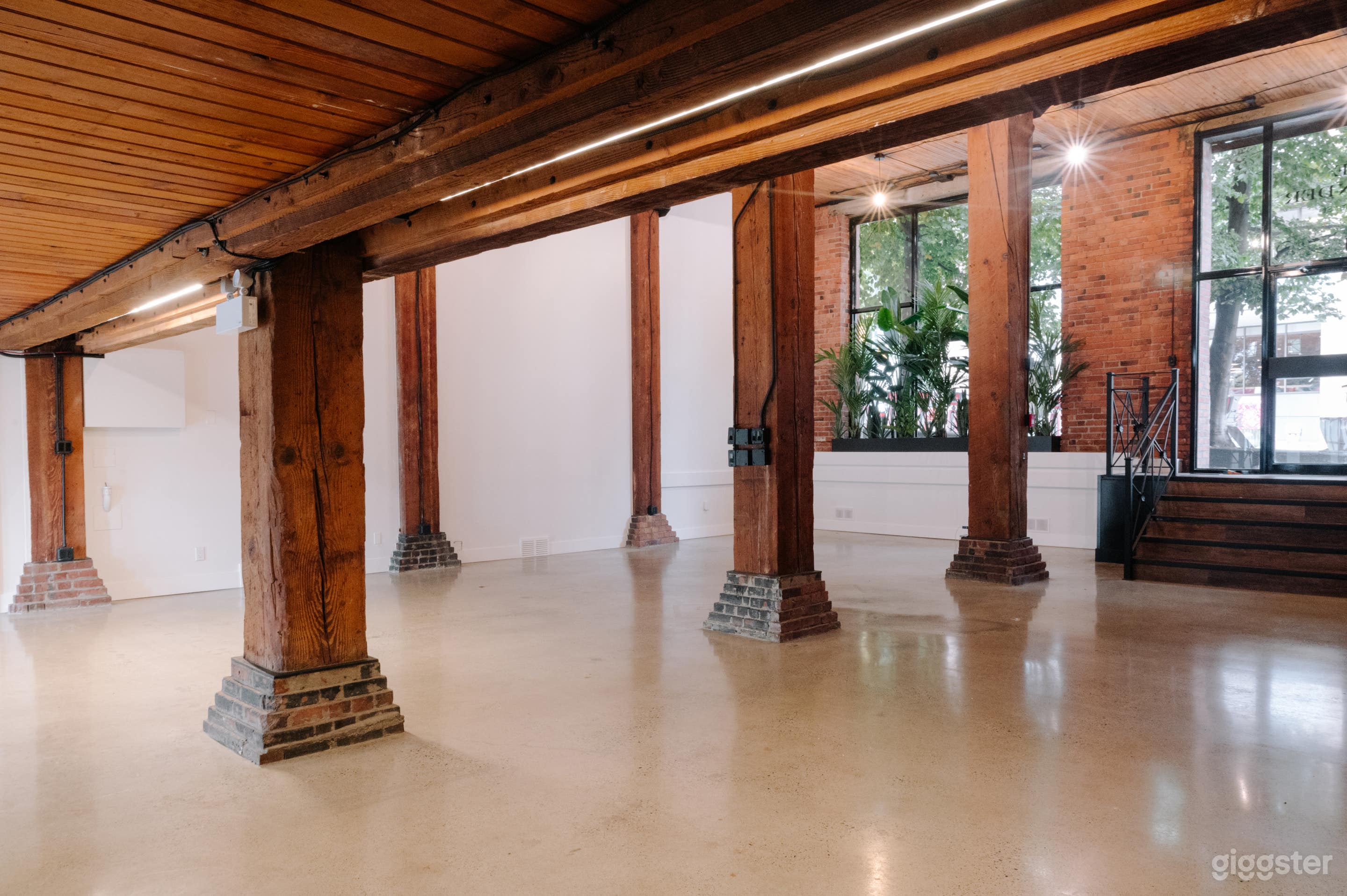 Antique Chic Event Venue Photo 1