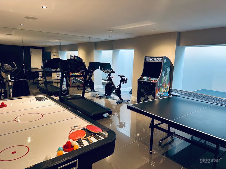  Stylish Four-Floor London Home with Unique Shoot Features 